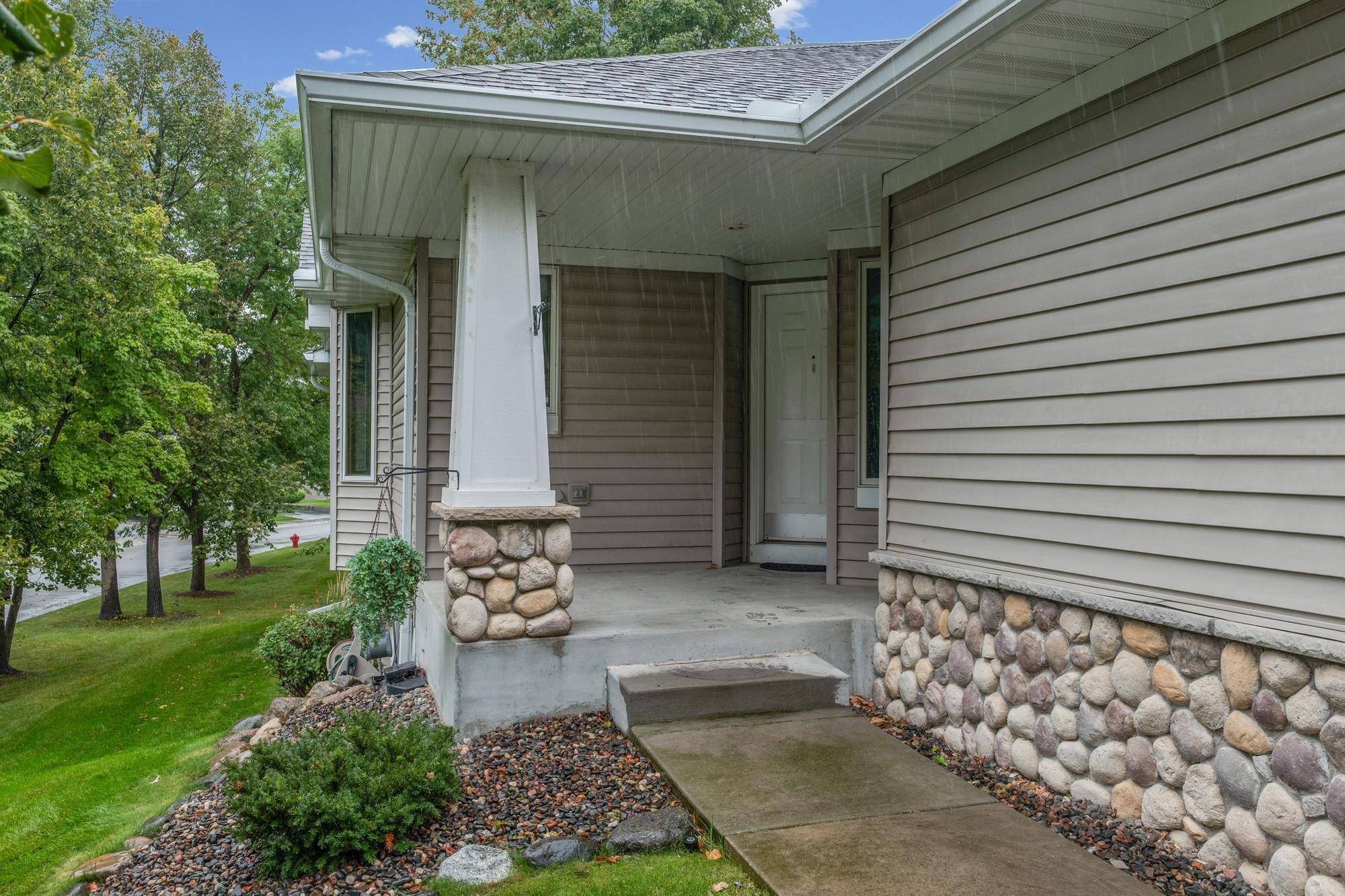 9250 Blackoaks LN N, Maple Grove, MN 55311