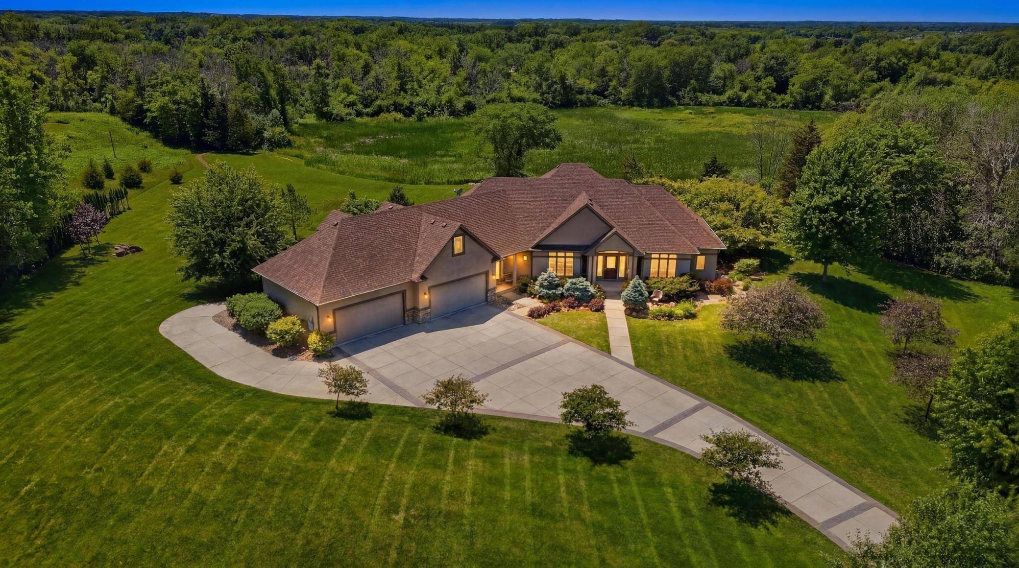 22720 Sweeney LN, Lakeville, MN 55044