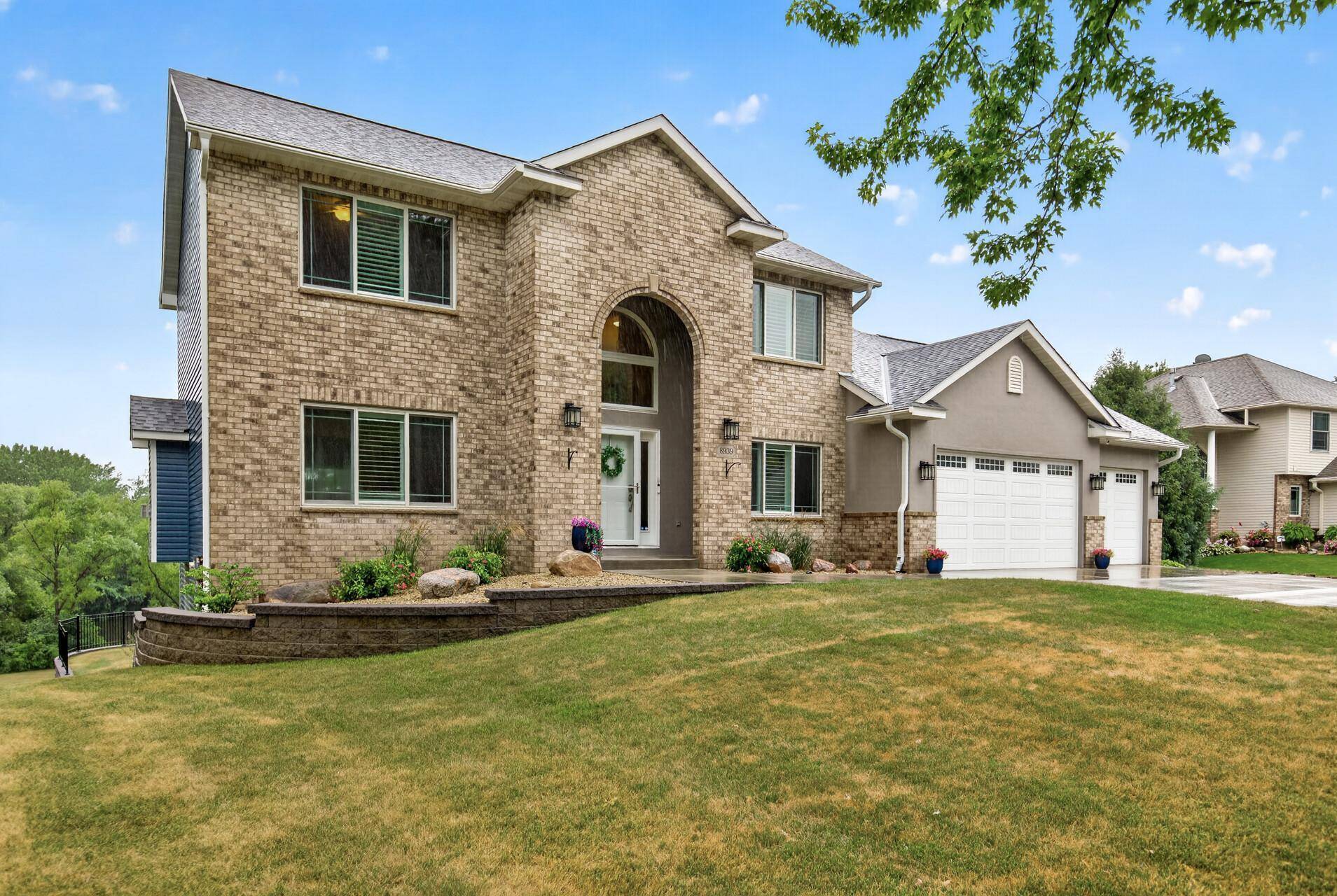 8939 Heatherton Ridge DR, Savage, MN 55378
