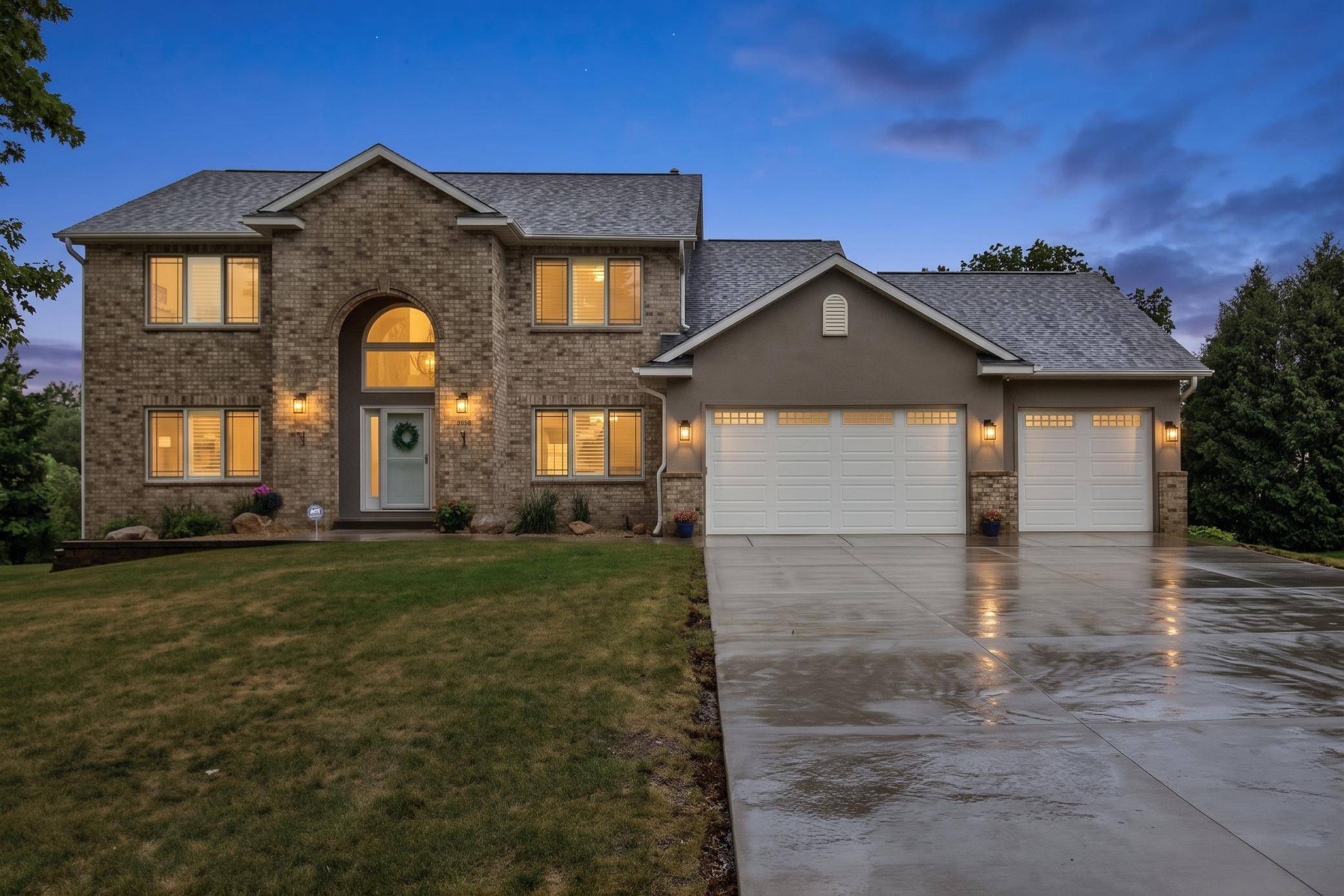 8939 Heatherton Ridge DR, Savage, MN 55378
