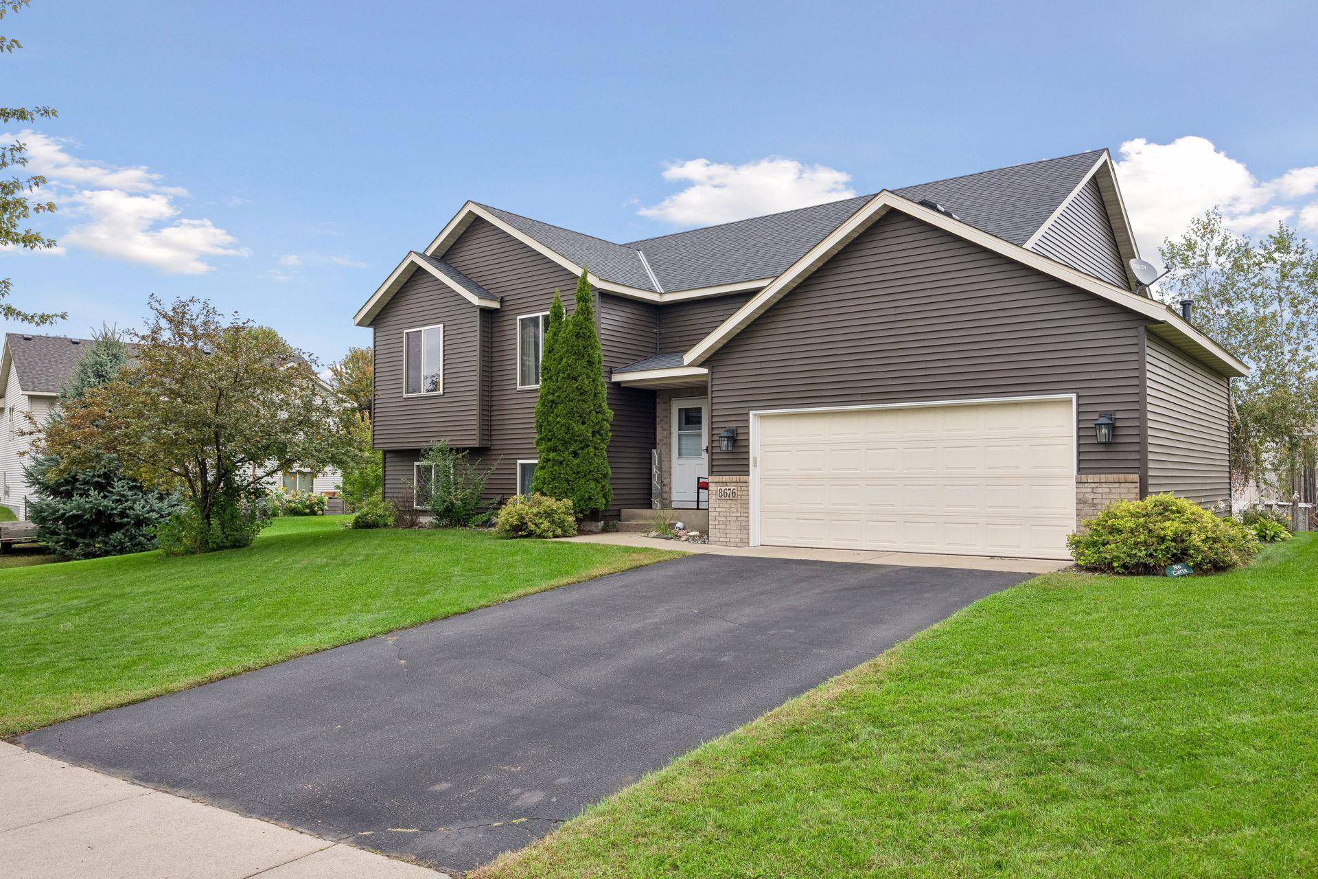 8676 Fairhill LN, Monticello, MN 55362