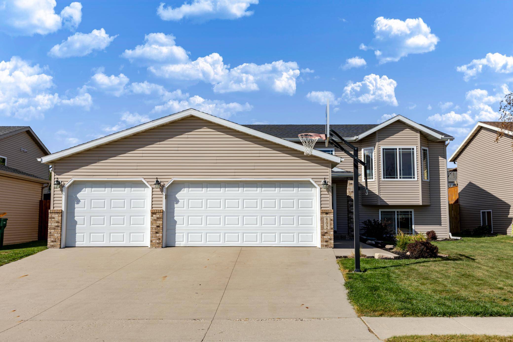 802 18th AVE W, West Fargo, ND 58078