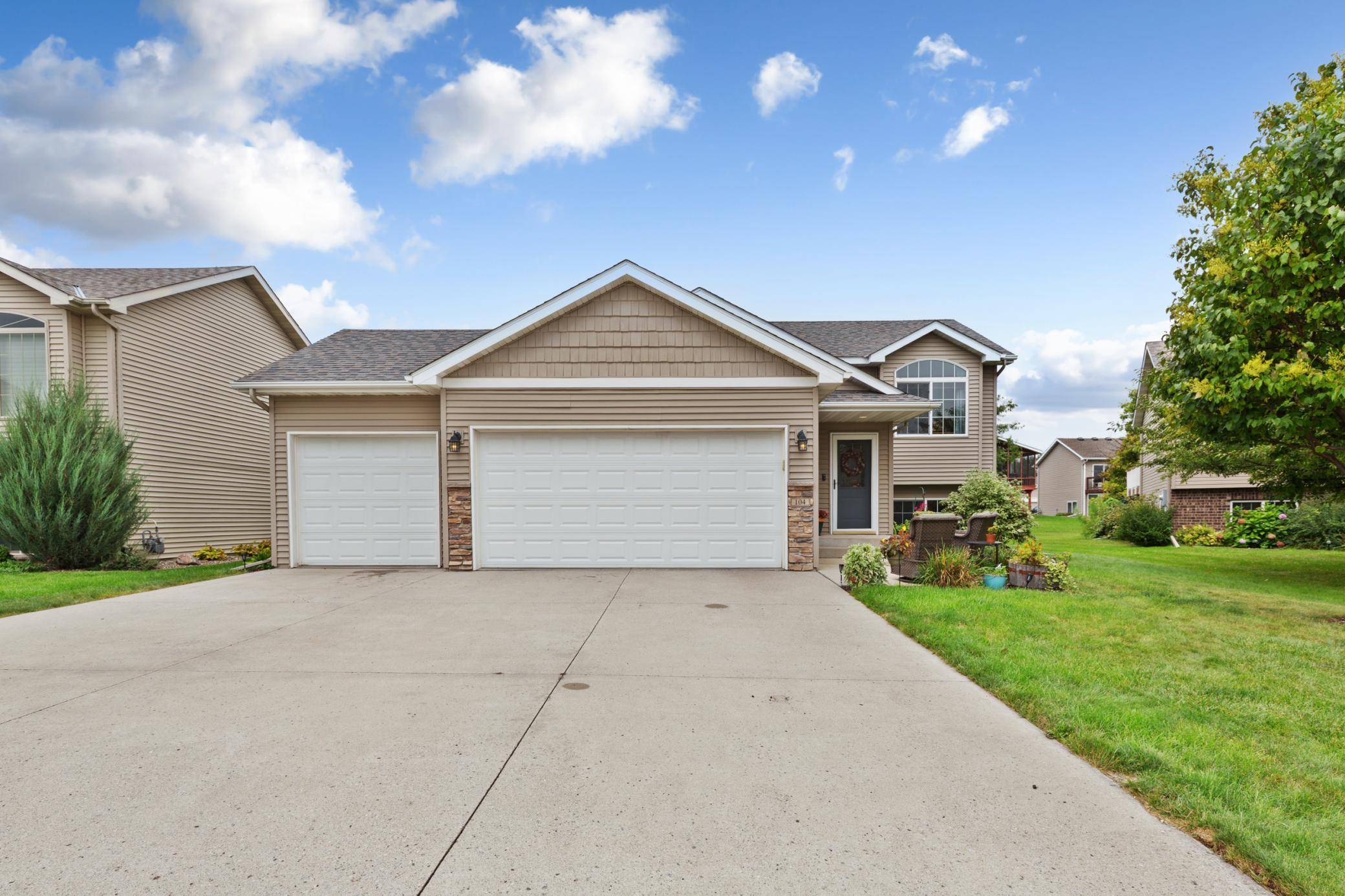 104 Kingsmill CT, Mankato, MN 56001
