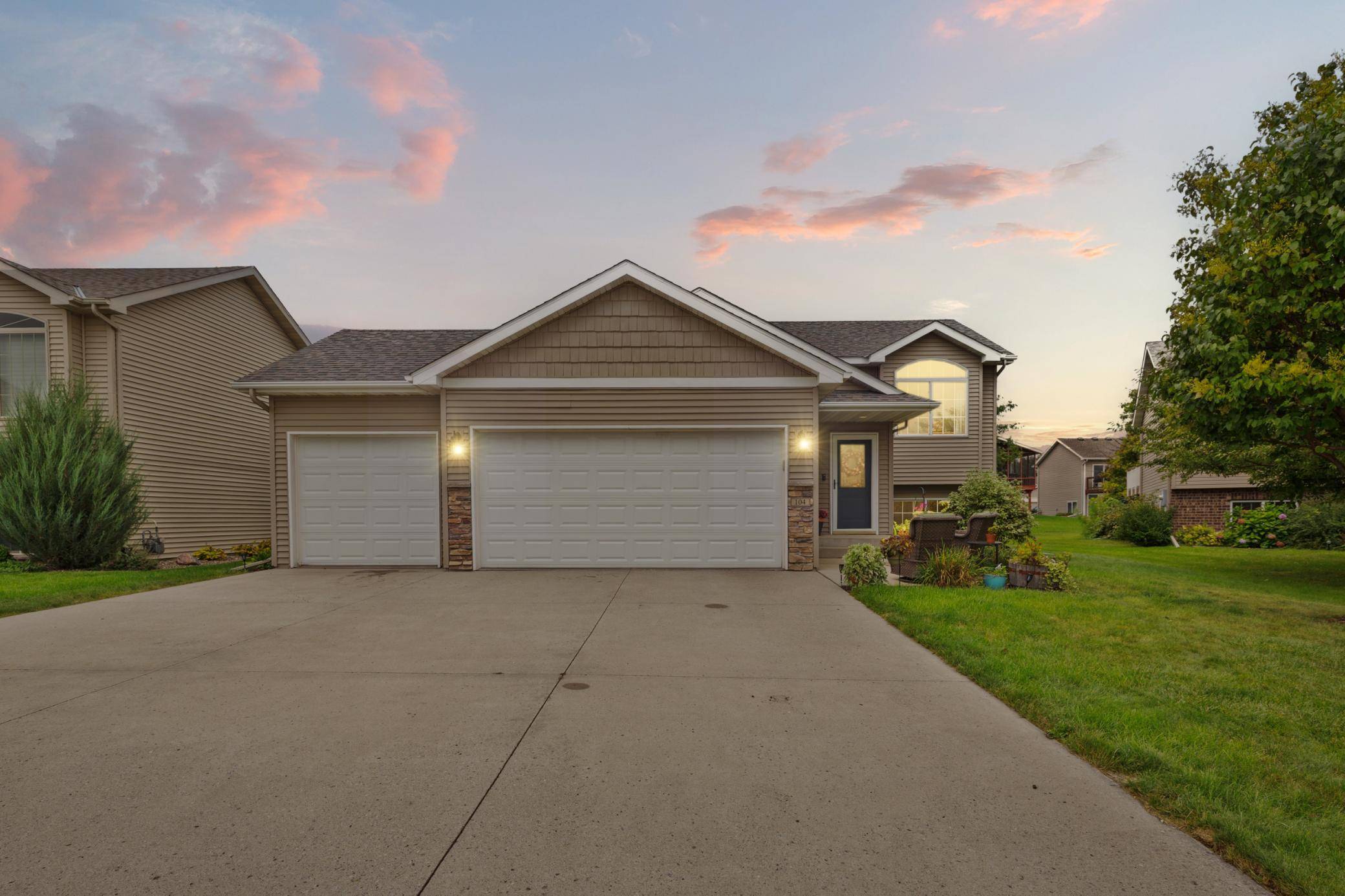 104 Kingsmill CT, Mankato, MN 56001