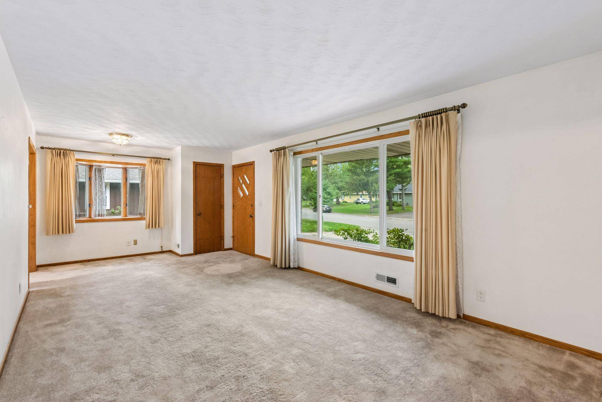 8367 Greene AVE S, Cottage Grove, MN 55016