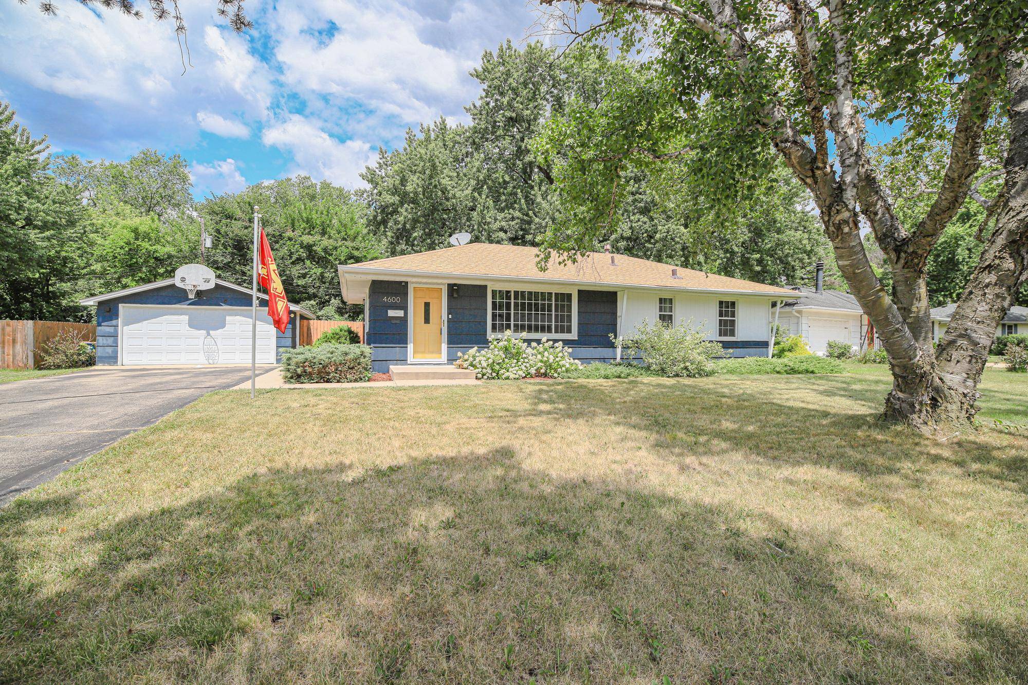 4600 Nord DR, Bloomington, MN 55437