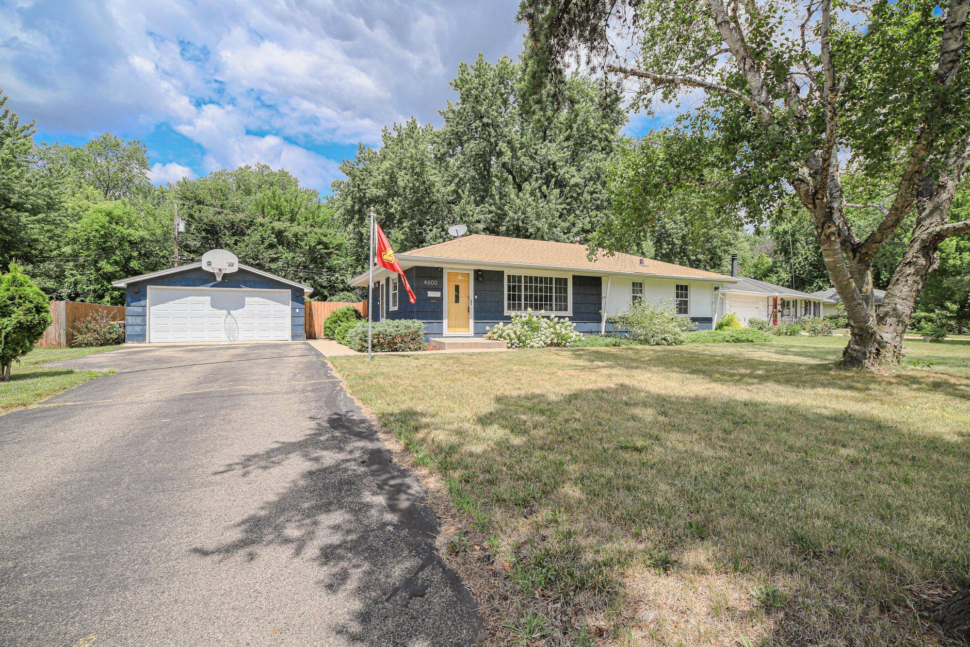 4600 Nord DR, Bloomington, MN 55437