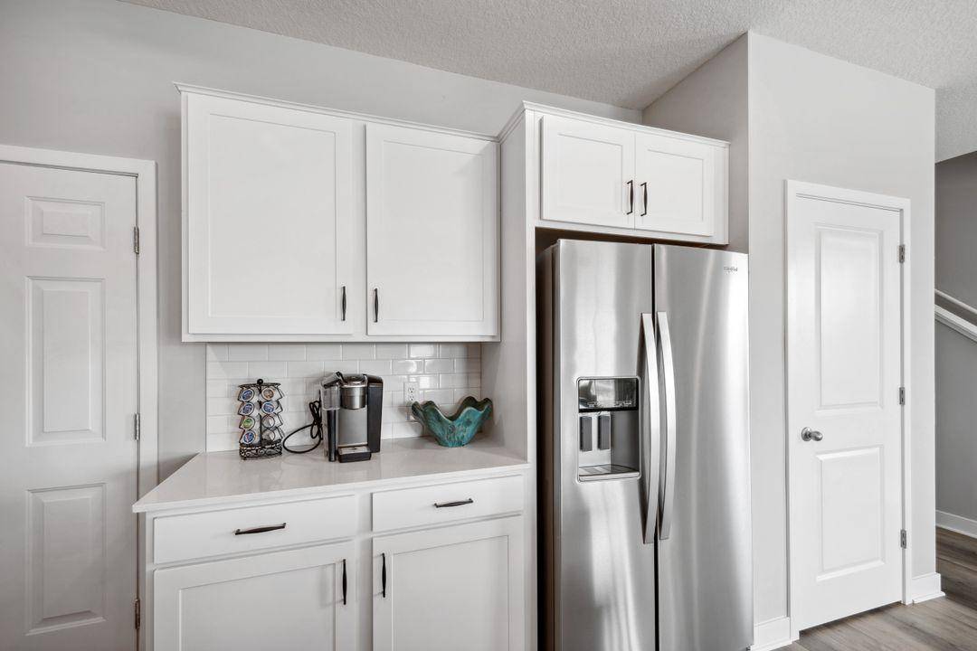 150 Snowdrop TRL, Waconia, MN 55387