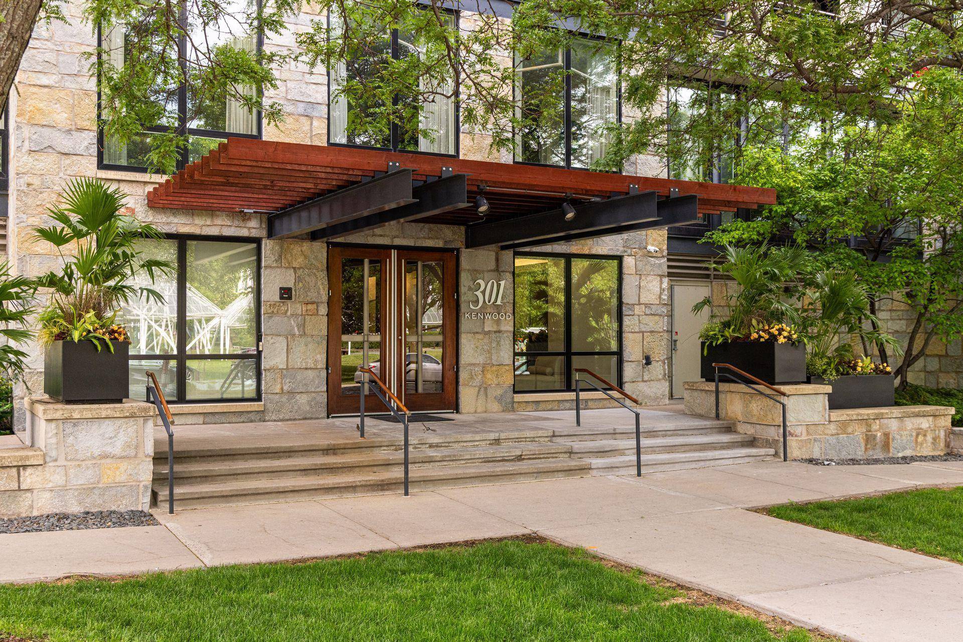 301 Kenwood Pkwy #302, Minneapolis, MN 55403