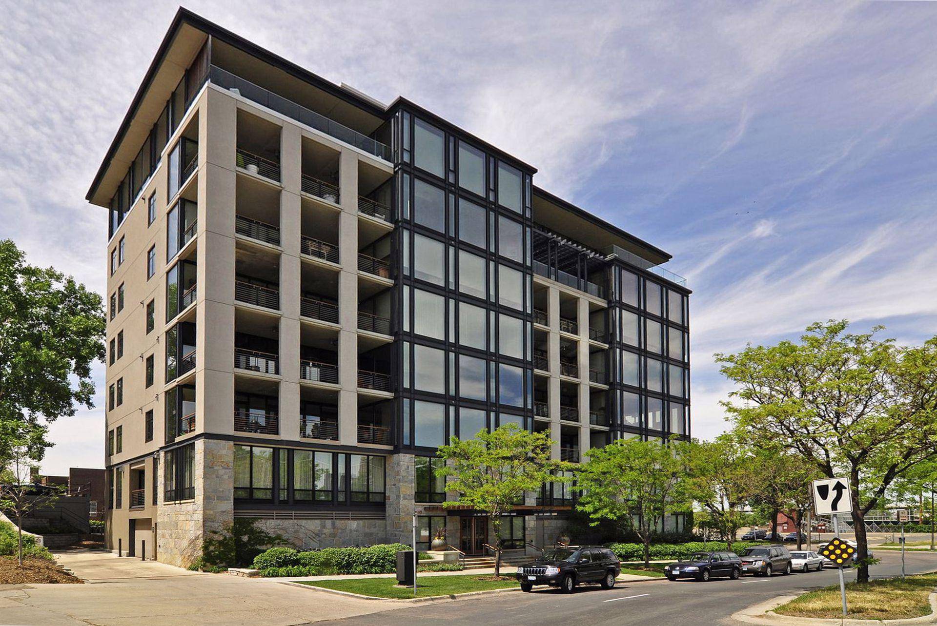 301 Kenwood Pkwy #302, Minneapolis, MN 55403