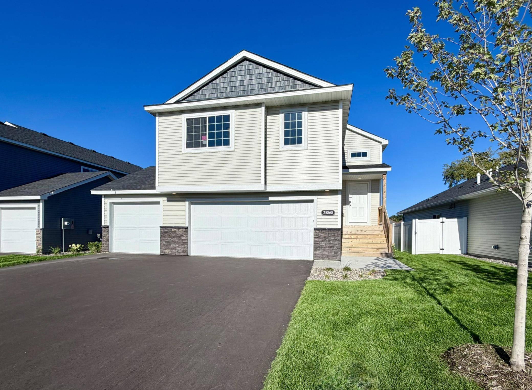 25868 Emerson CT, Wyoming, MN 55092