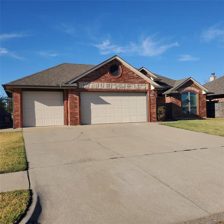 1617 SW 31st ST, Moore, OK 73160