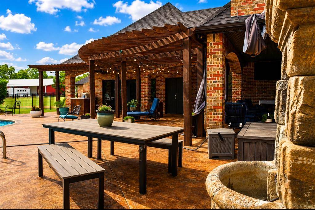 8825 Legacy Crossing RD, Oklahoma City, OK 73169