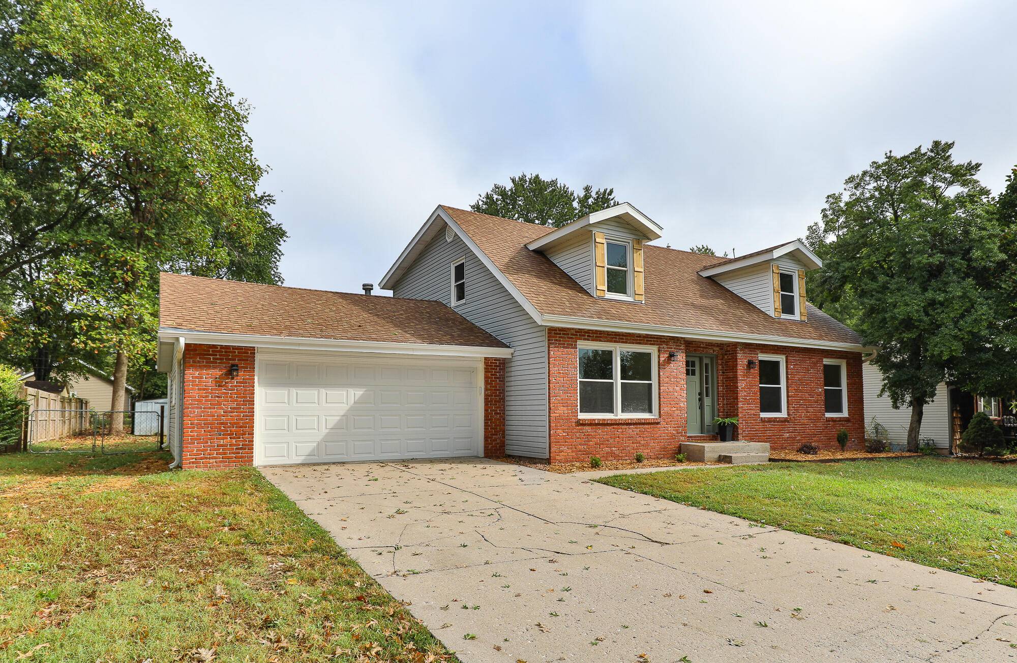 833 E Mentor ST, Springfield, MO 65810