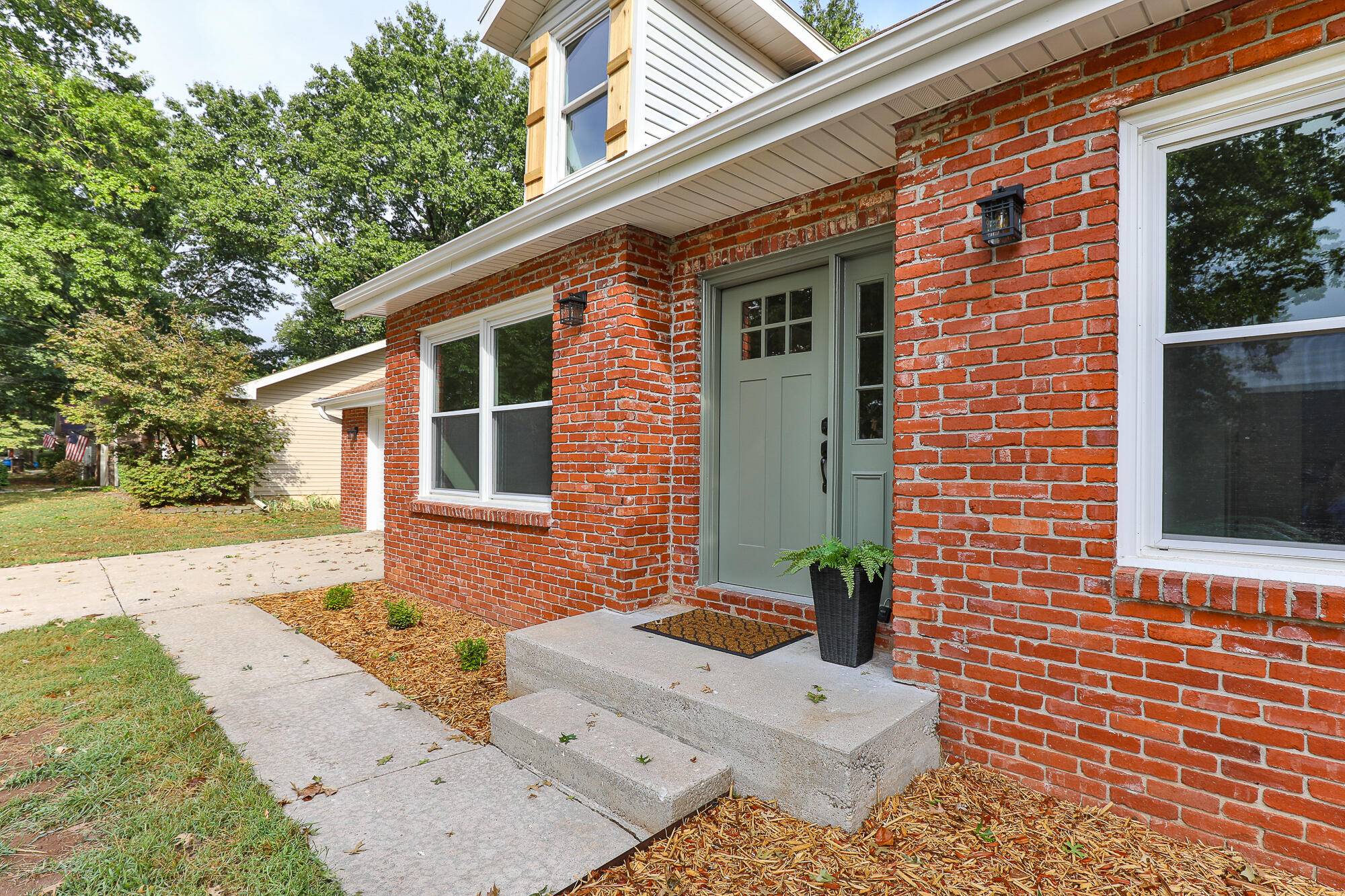 833 E Mentor ST, Springfield, MO 65810
