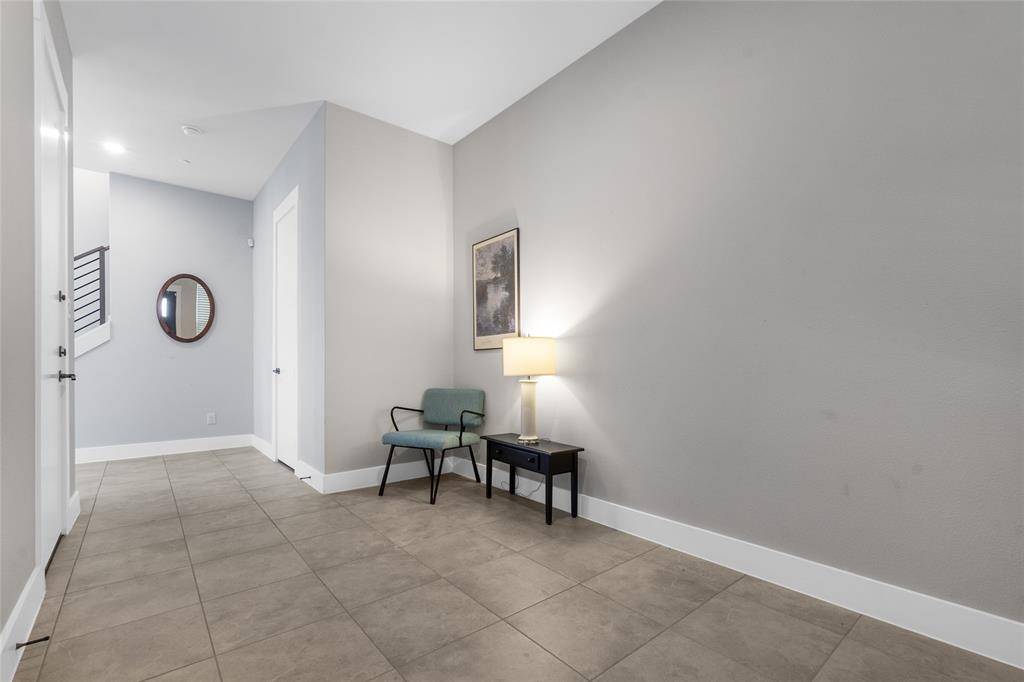 621 N Tyler Street #202, Dallas, TX 75208