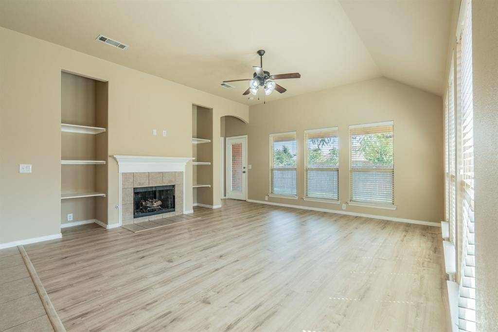 712 Cheryl Street, Crowley, TX 76036