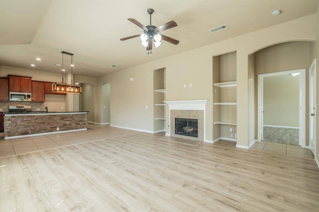 712 Cheryl Street, Crowley, TX 76036