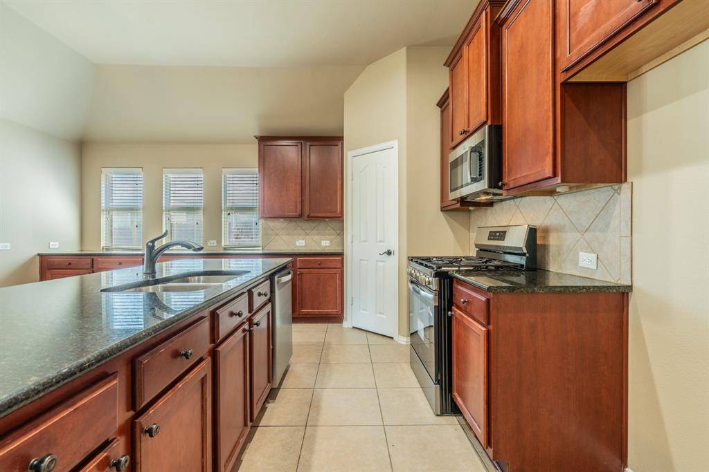 712 Cheryl Street, Crowley, TX 76036