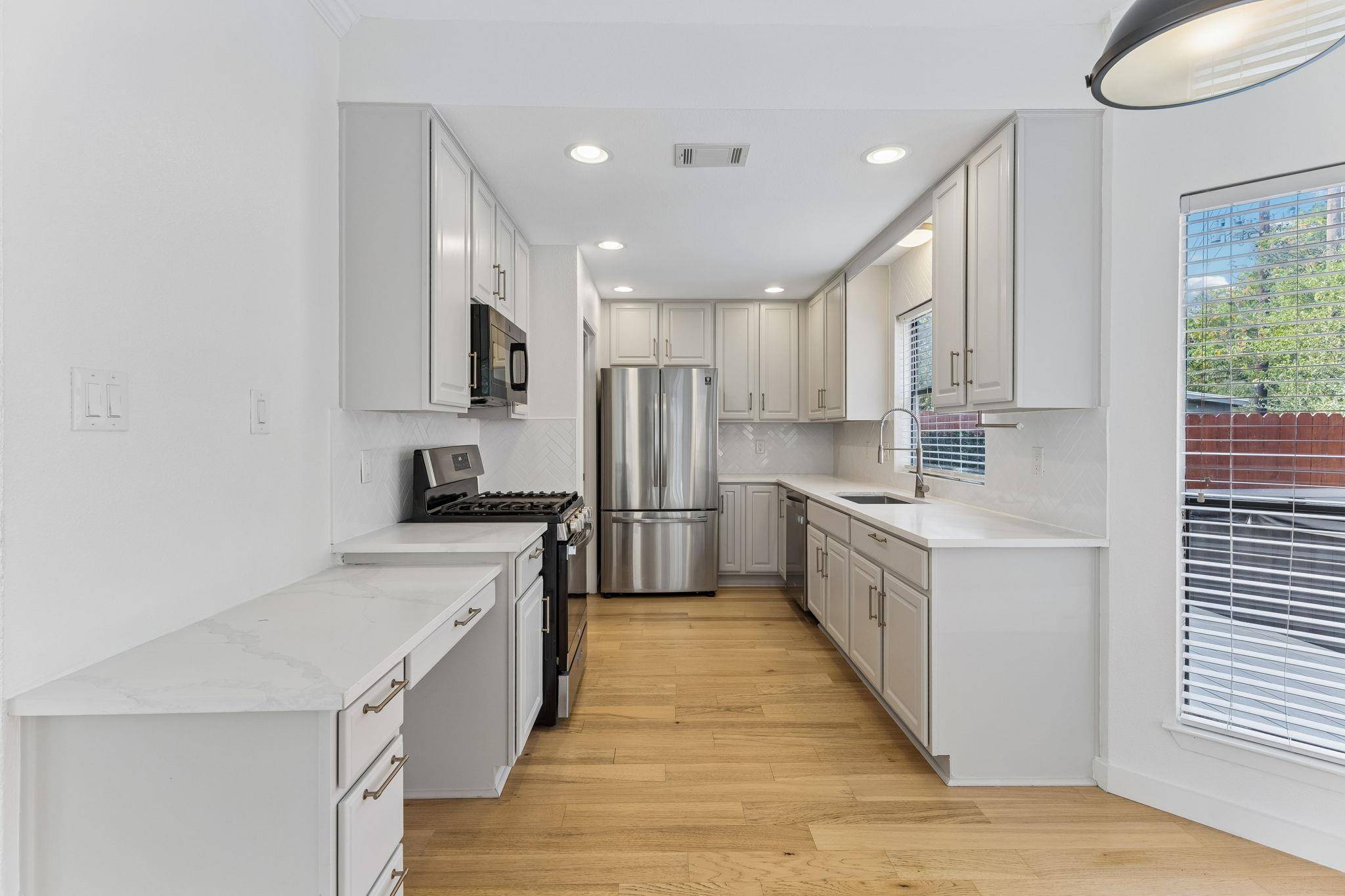 8302 Bradford Edward CV #B, Austin, TX 78759