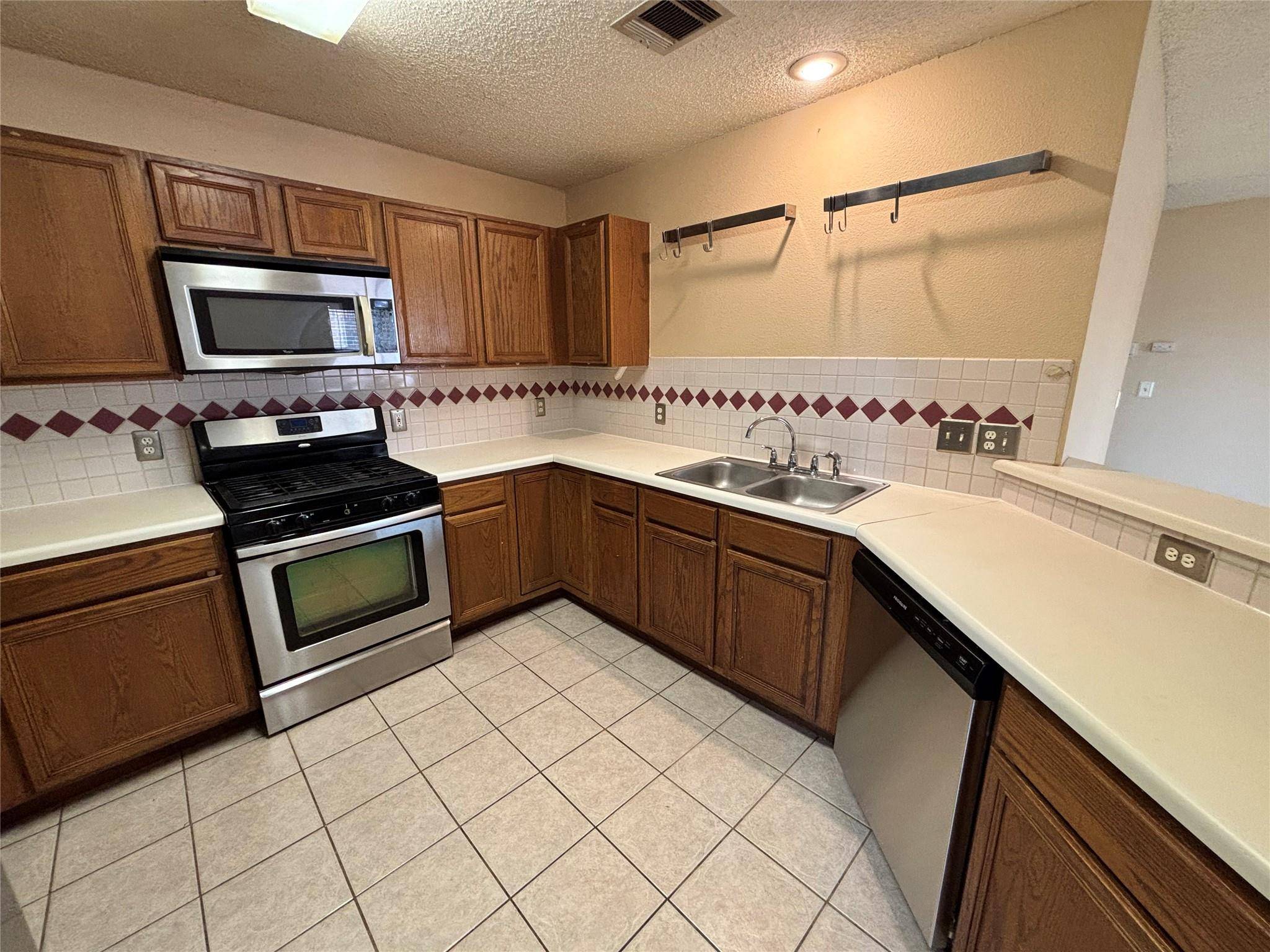 1900 Summer Rain DR, Cedar Park, TX 78613