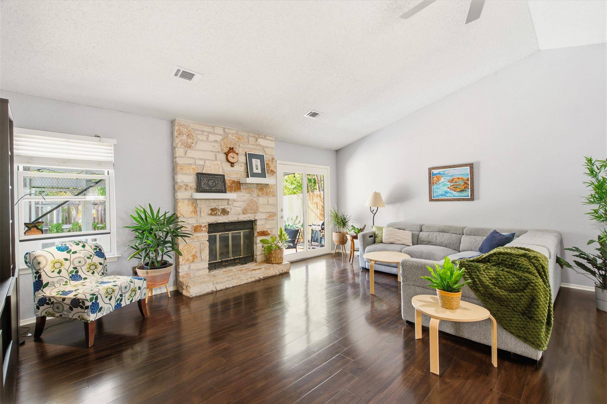 4817 Pelham DR, Austin, TX 78727