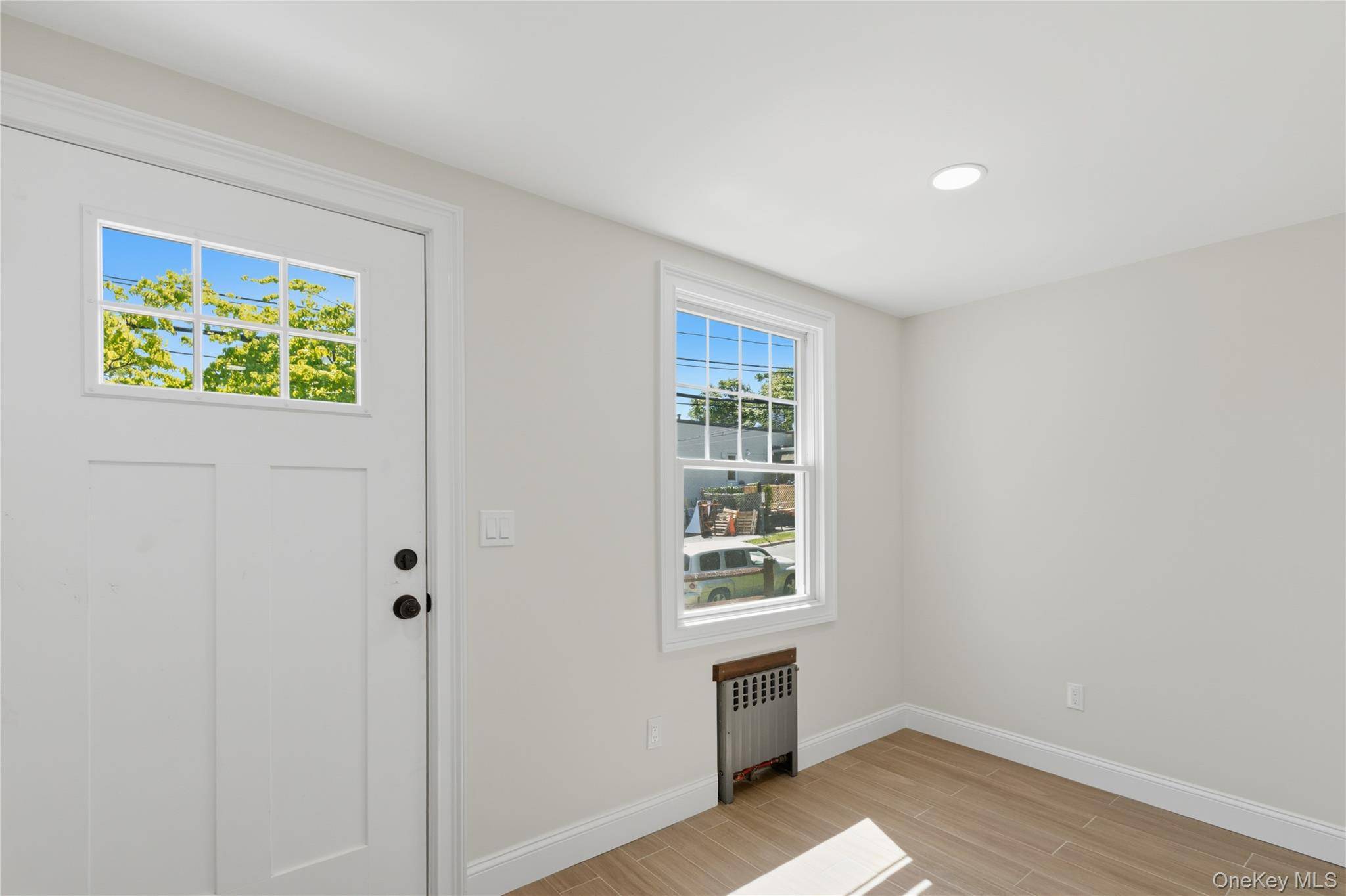 1 Alvin ST #2, Glen Cove, NY 11542