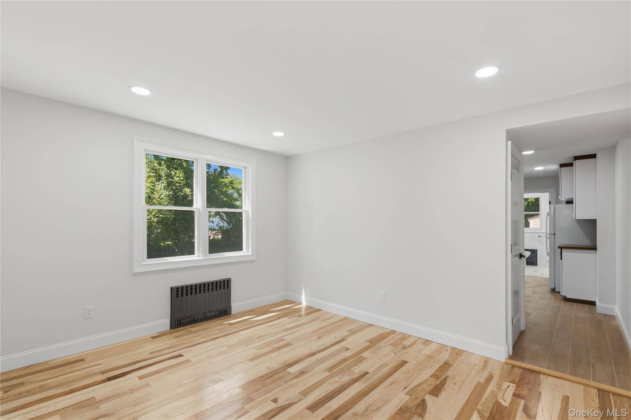 1 Alvin ST #2, Glen Cove, NY 11542