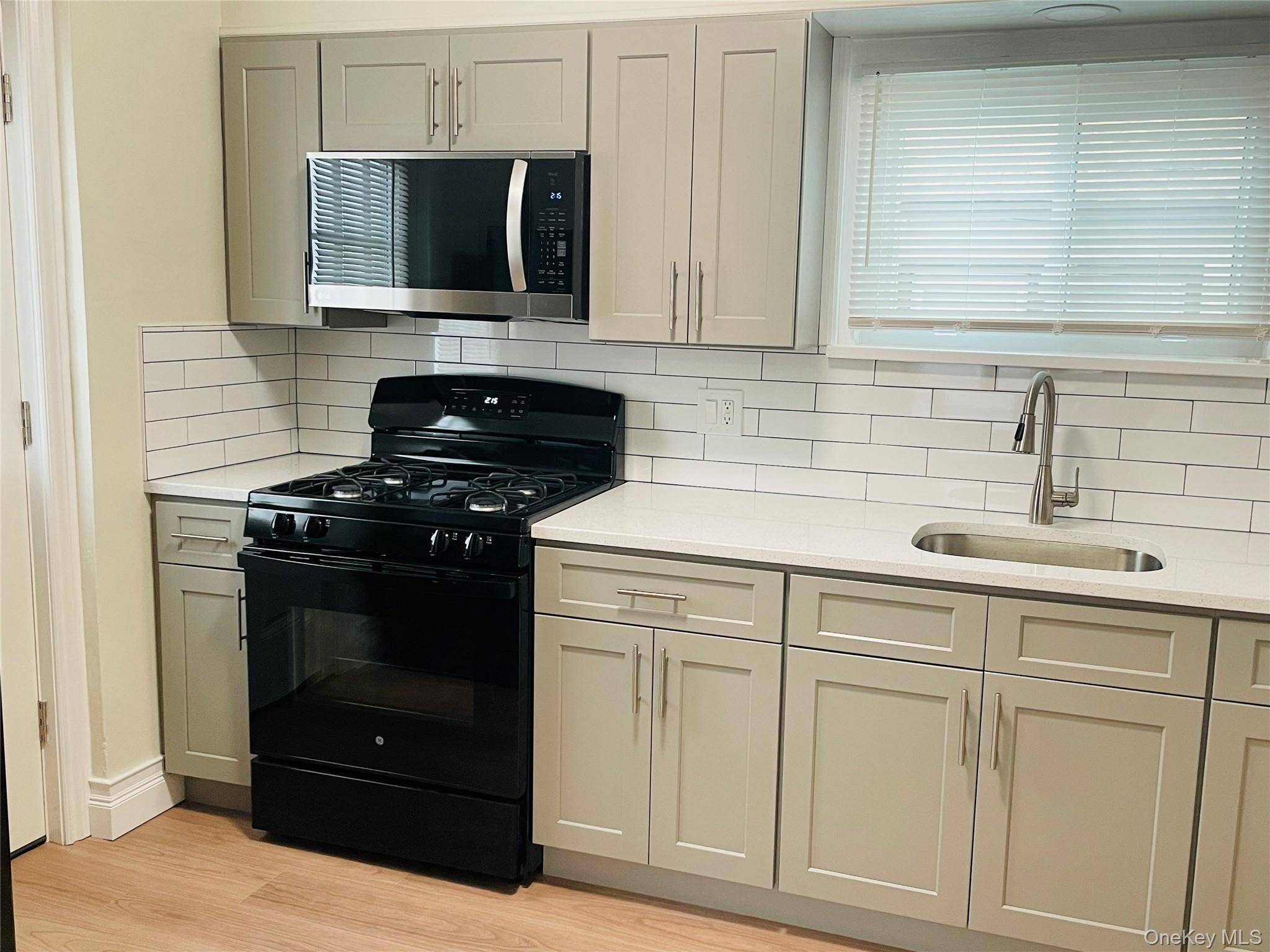 16 Evergreen DR #1, North Lindenhurst, NY 11757