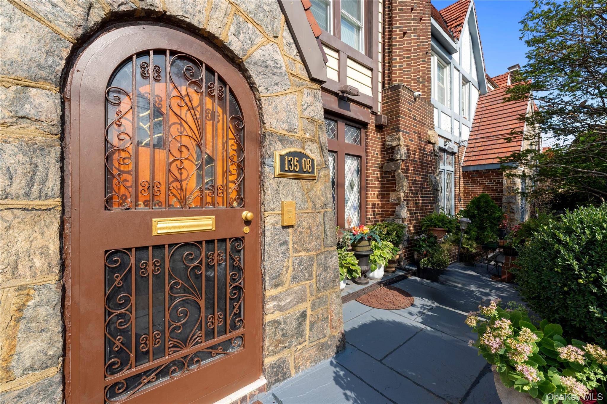 13508 228th ST, Laurelton, NY 11413