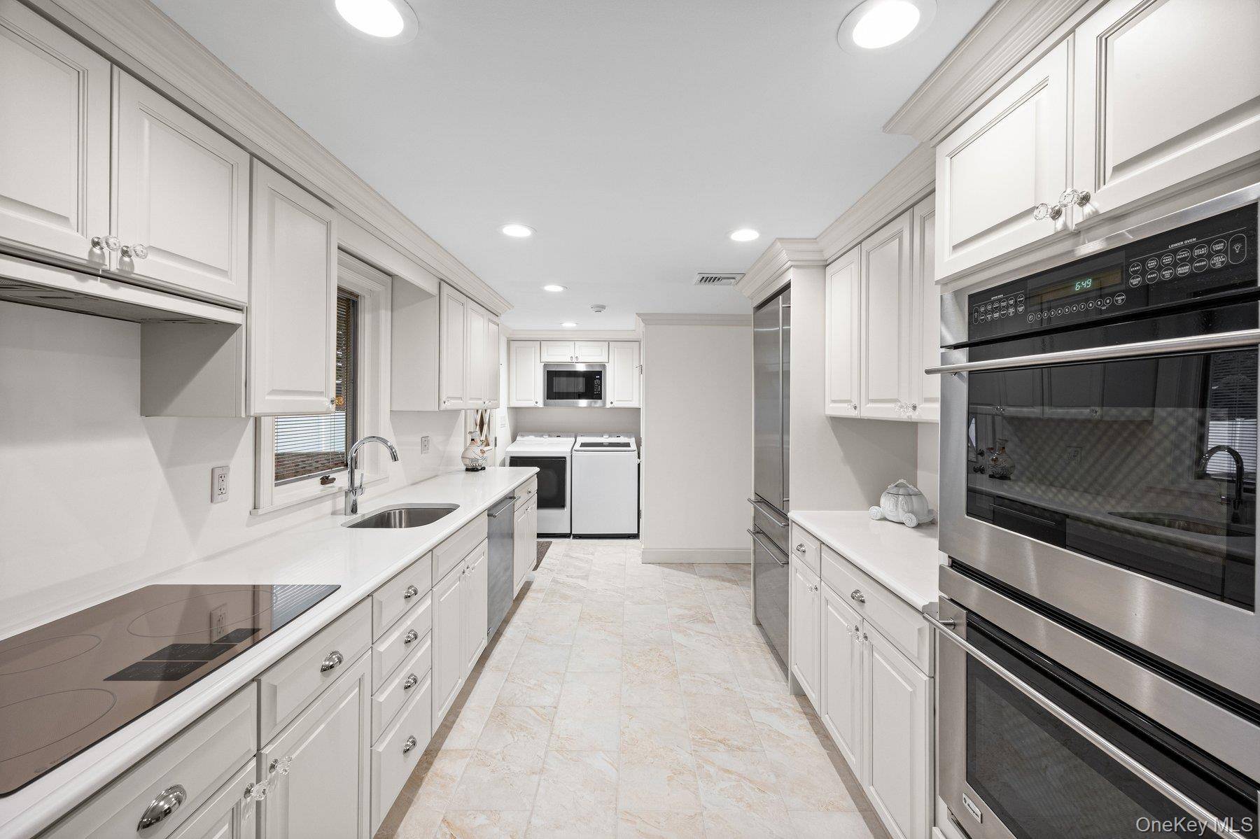 123 Old Post DR, Hauppauge, NY 11788