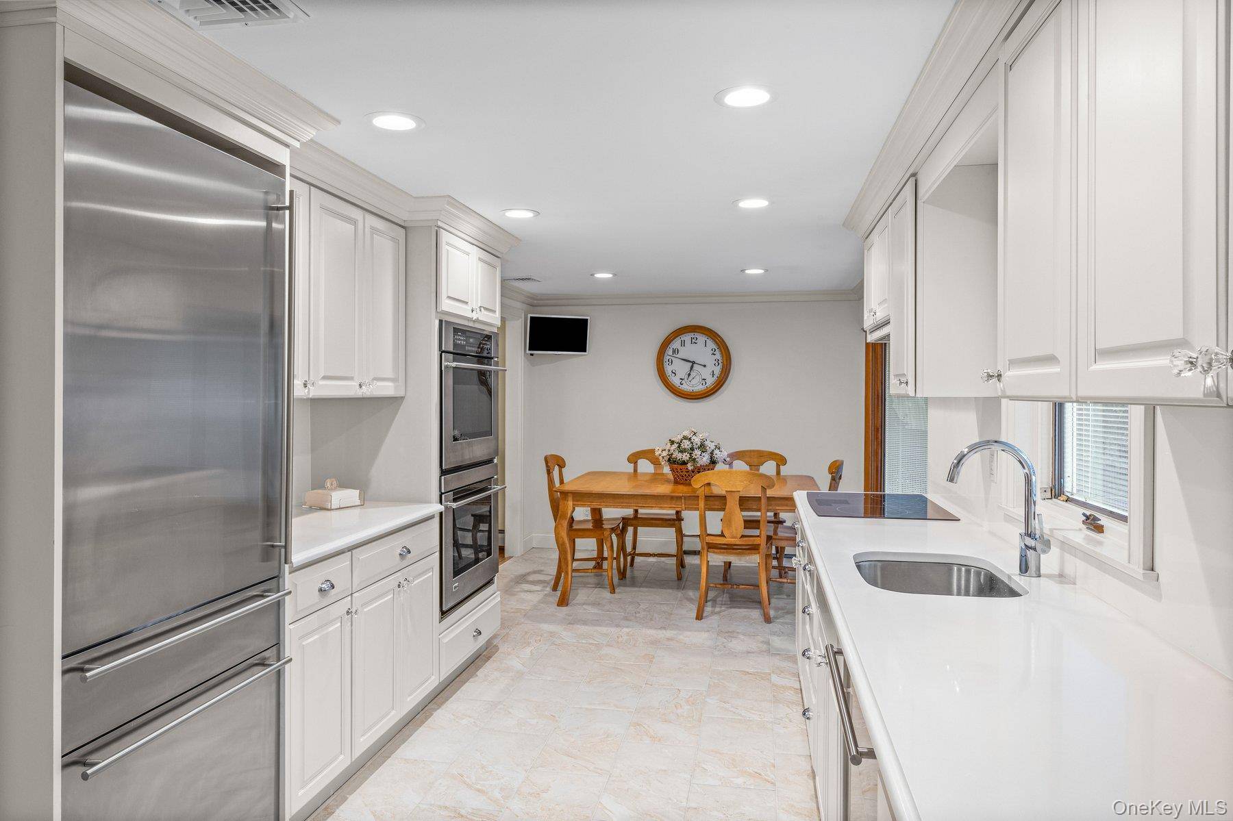 123 Old Post DR, Hauppauge, NY 11788