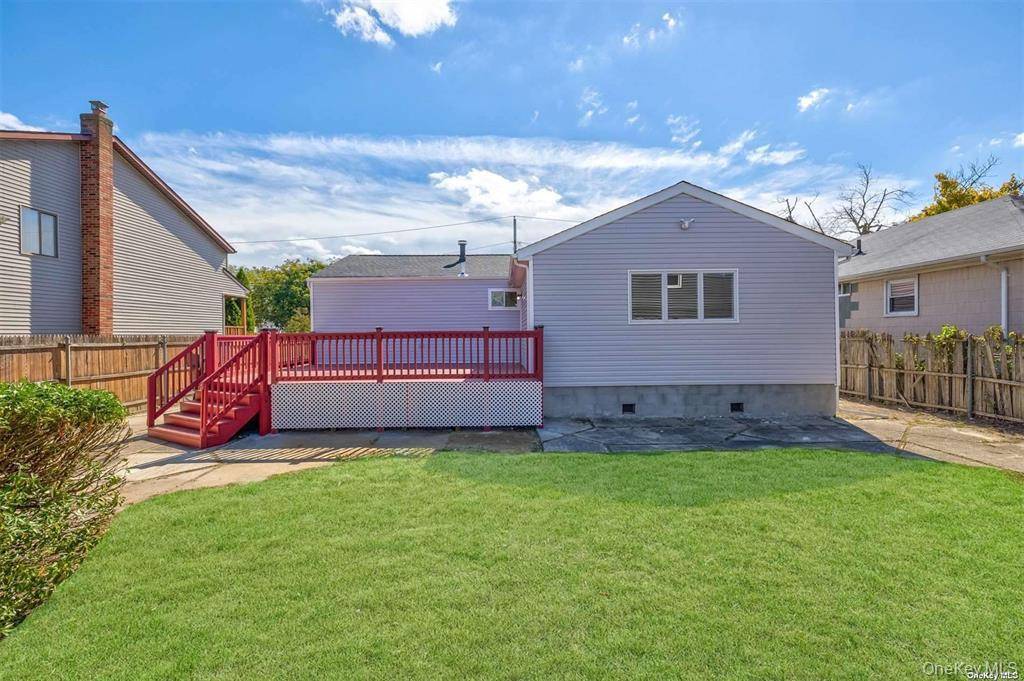 218 E Alhambra AVE, Lindenhurst, NY 11757