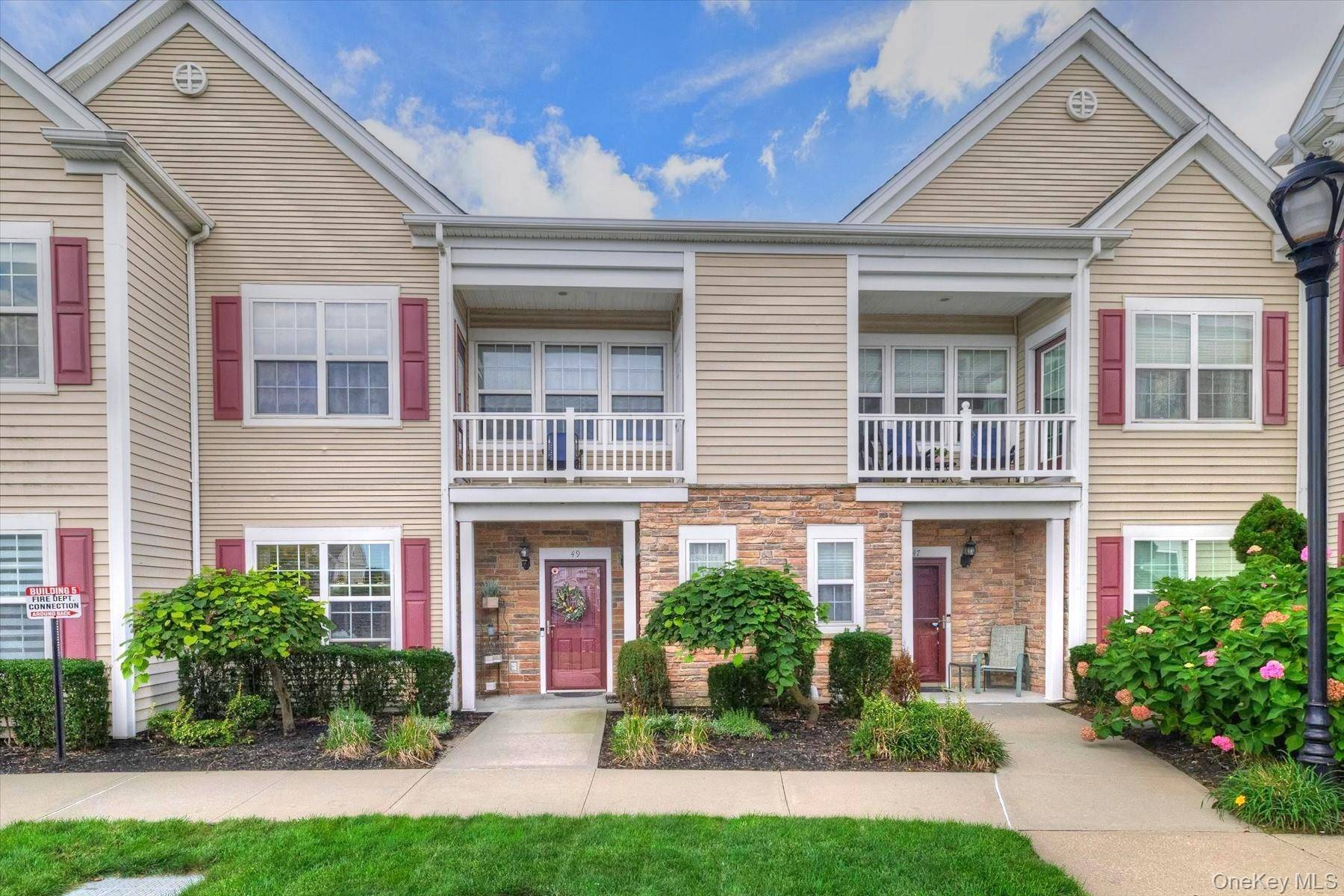 50 Wexford LN, Oceanside, NY 11572