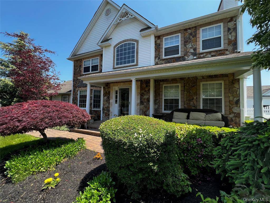 14 Debbie ST, Port Jefferson Station, NY 11776