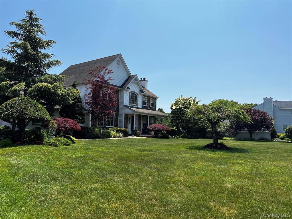 14 Debbie ST, Port Jefferson Station, NY 11776