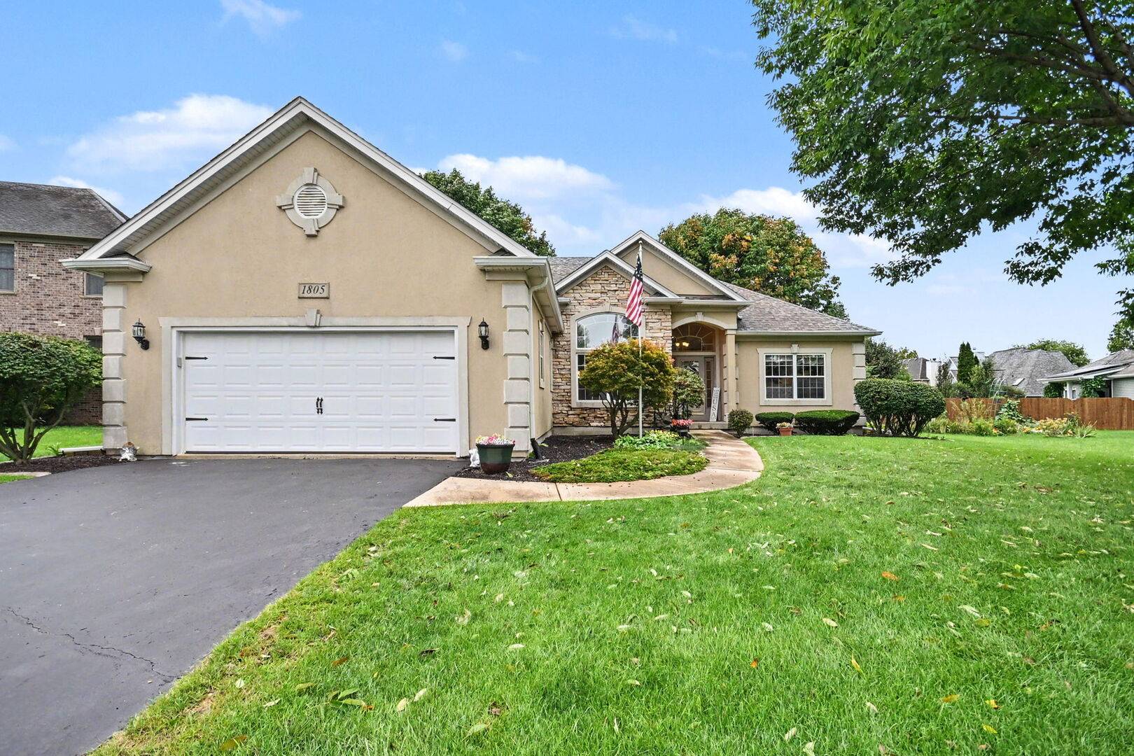 1805 Country Hills DR, Yorkville, IL 60560