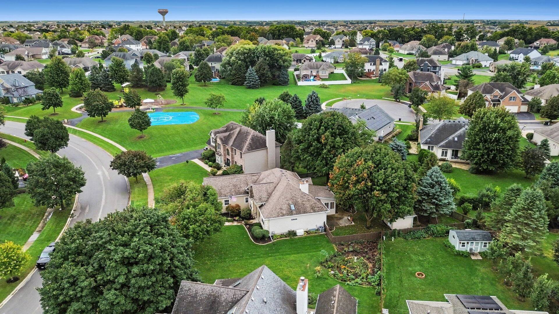 1805 Country Hills DR, Yorkville, IL 60560