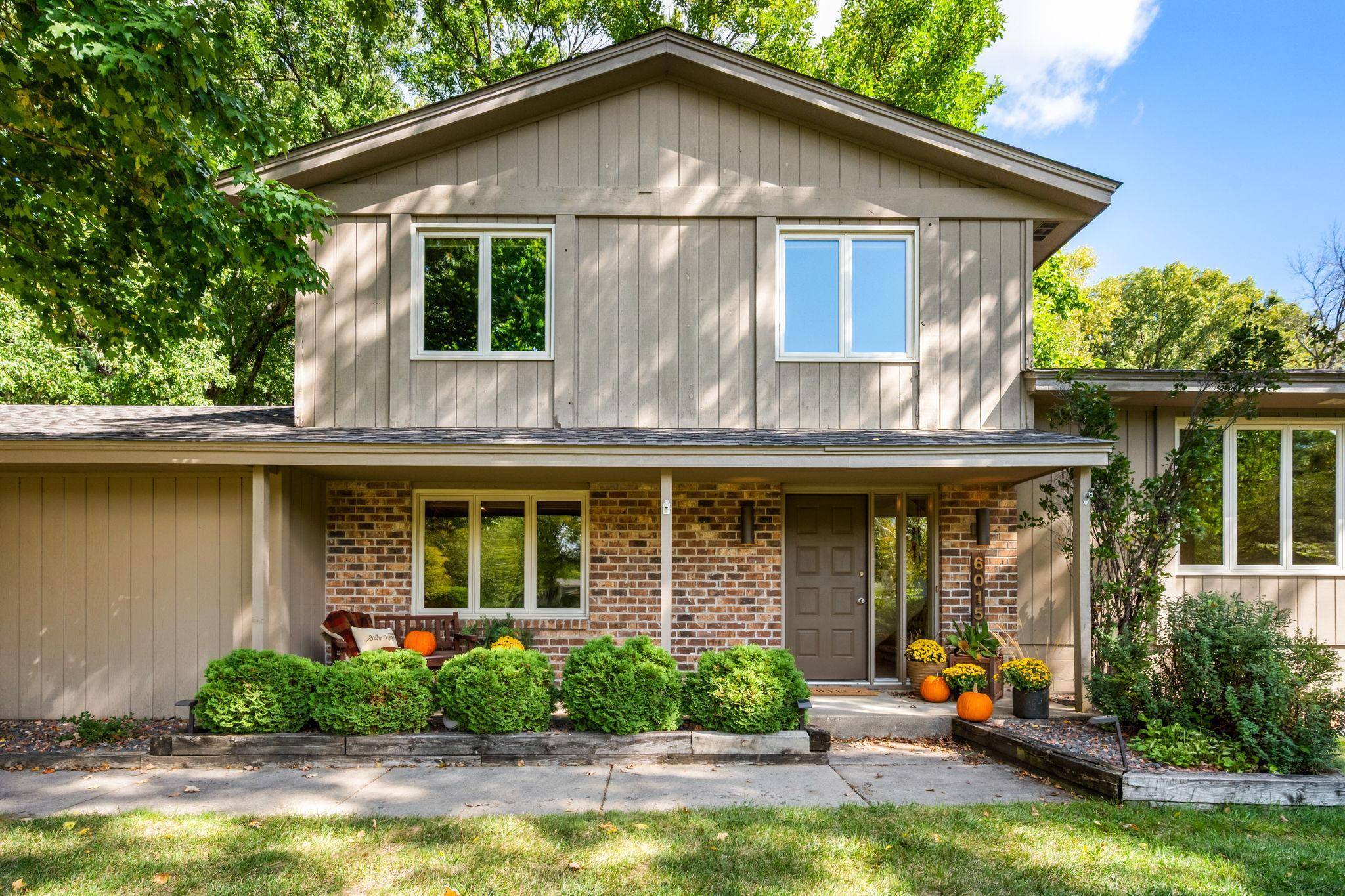 6015 Stoneybrook DR, Minnetonka, MN 55345