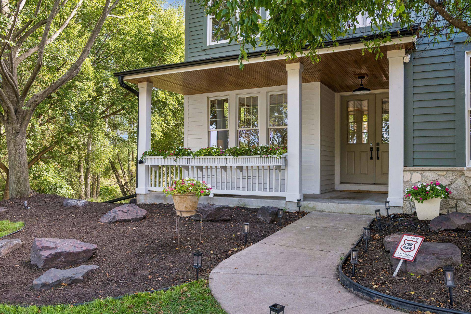 27125 Marsh Pointe CT, Shorewood, MN 55331