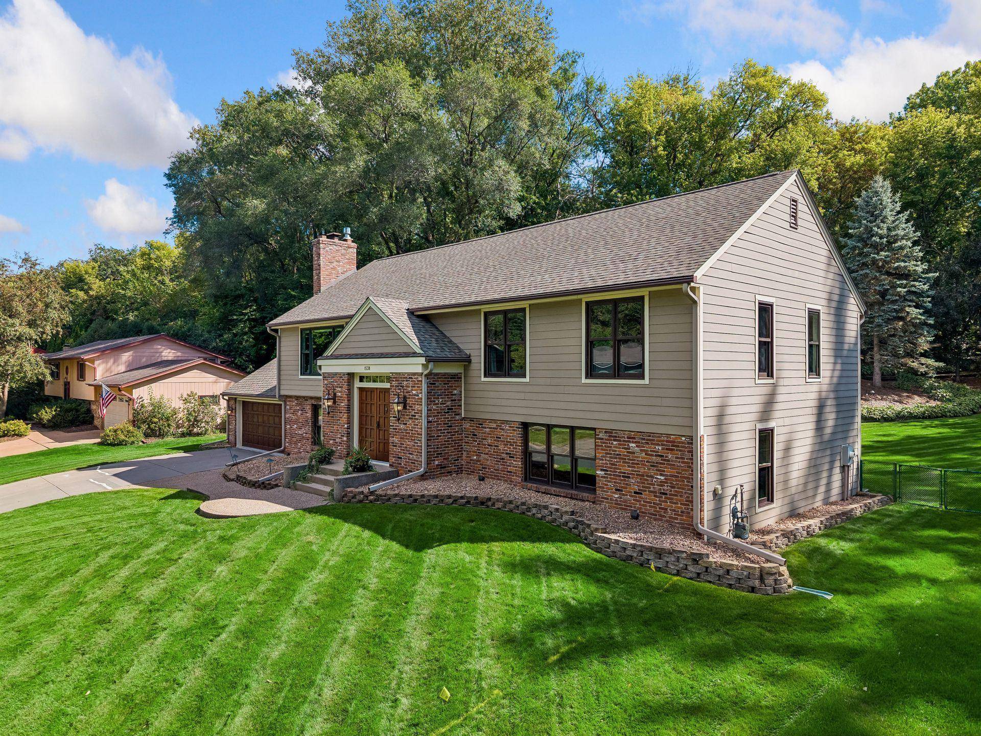 1538 Mccarthy RD, Eagan, MN 55121