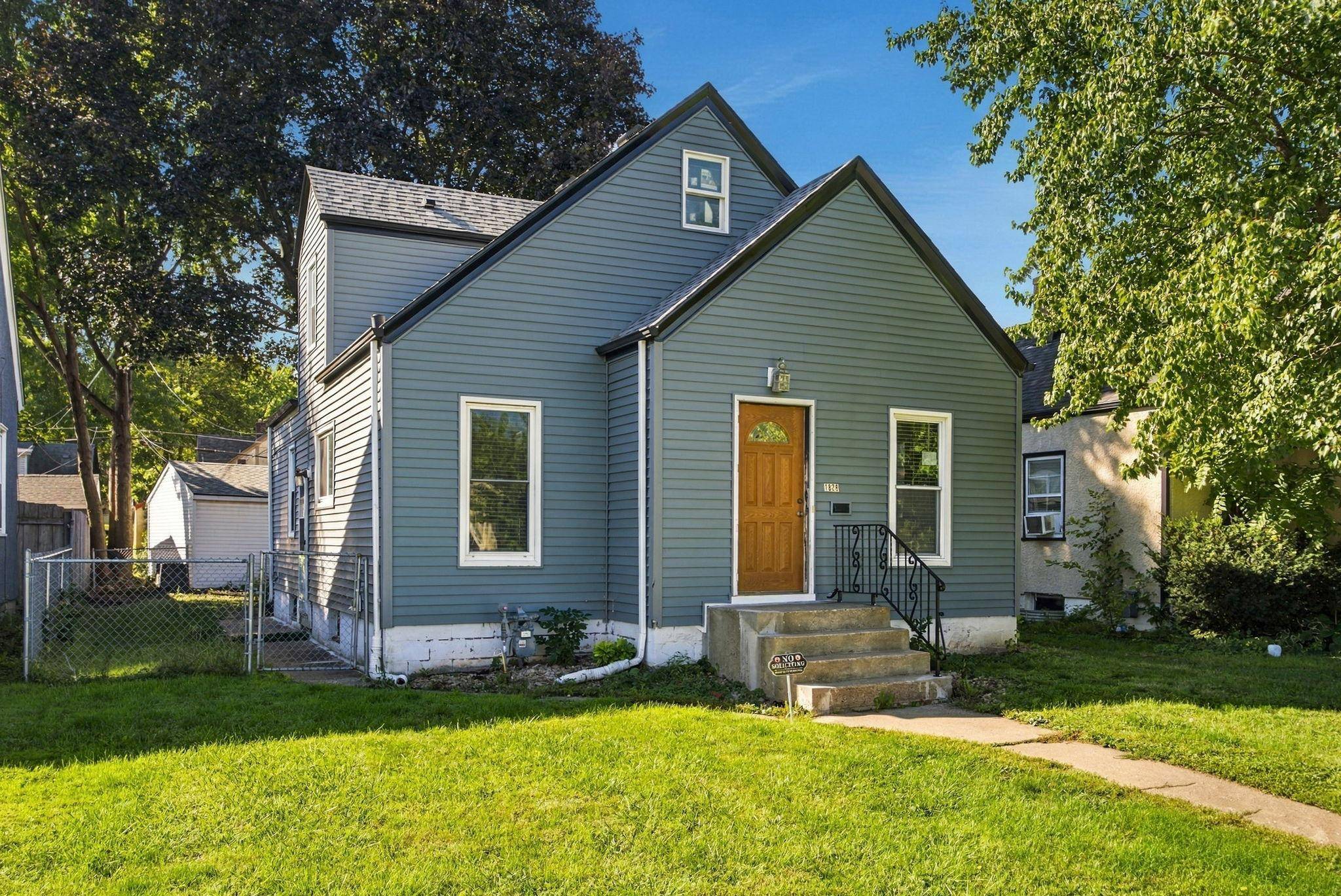 1828 Arlington AVE E, Saint Paul, MN 55119