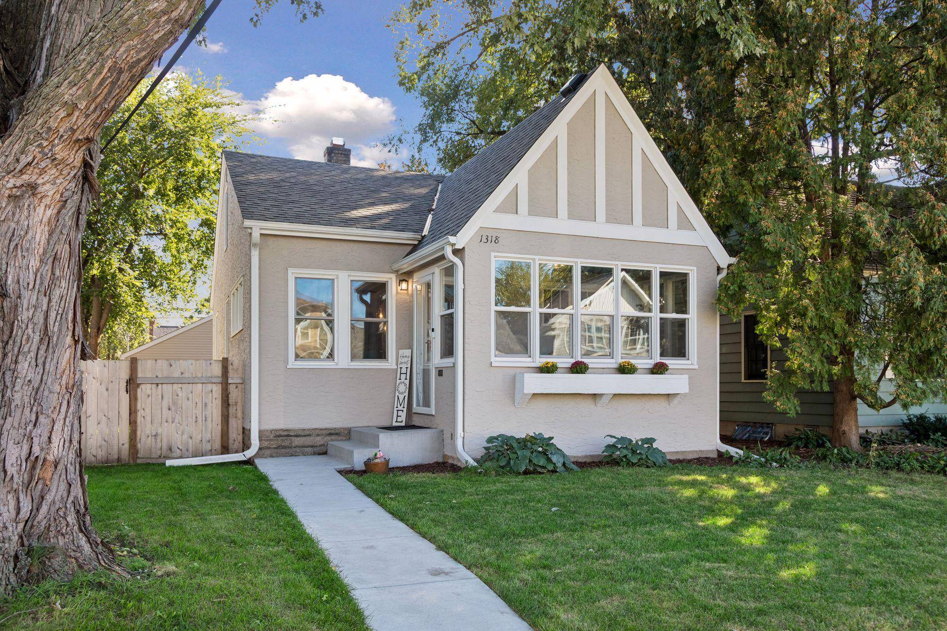 1318 Eleanor AVE, Saint Paul, MN 55116