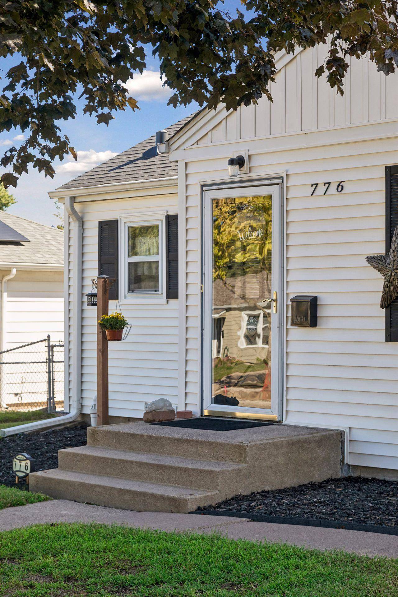 776 Parkview AVE, Saint Paul, MN 55117