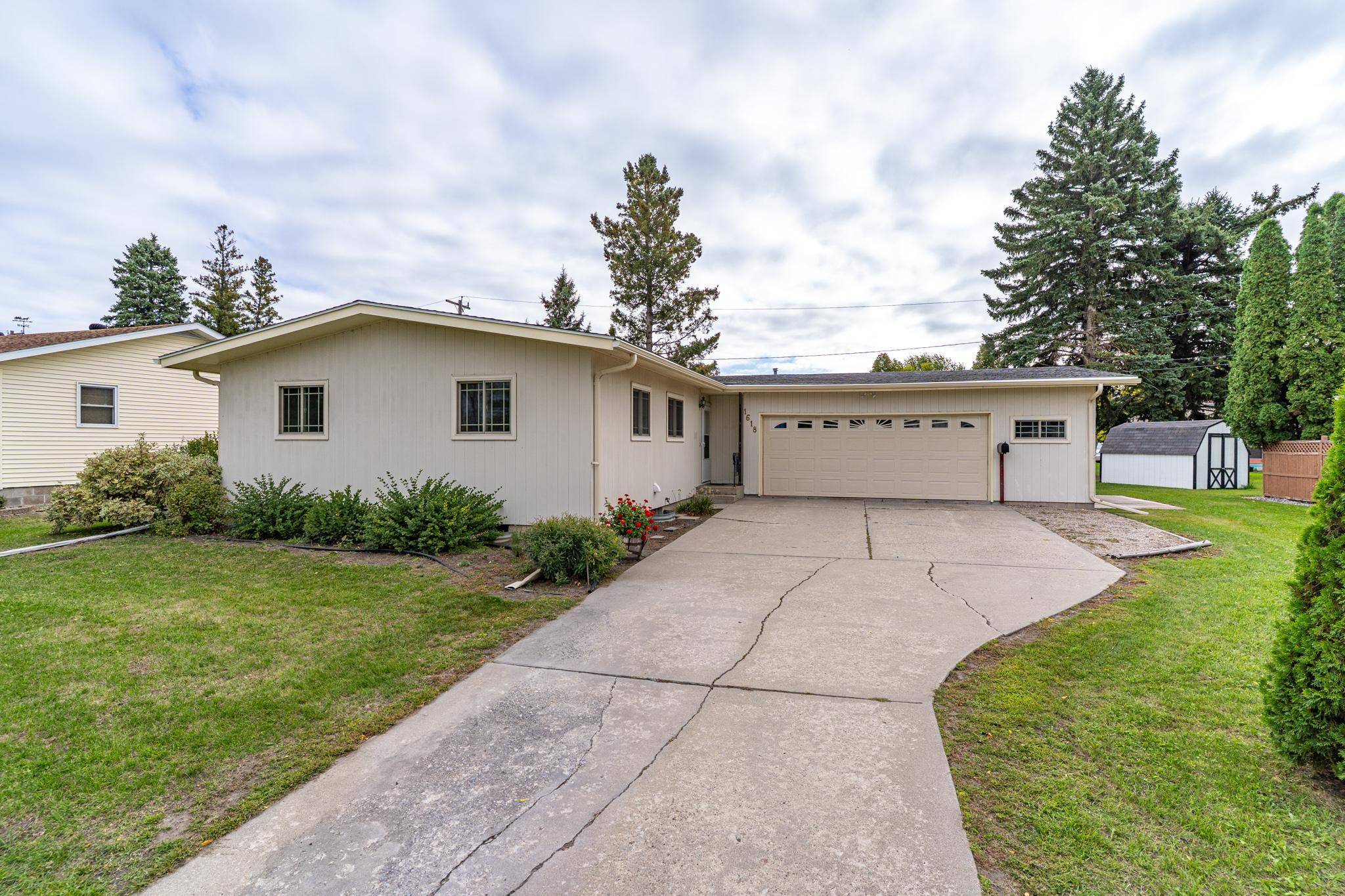 1618 Hoven LN, Crookston, MN 56716