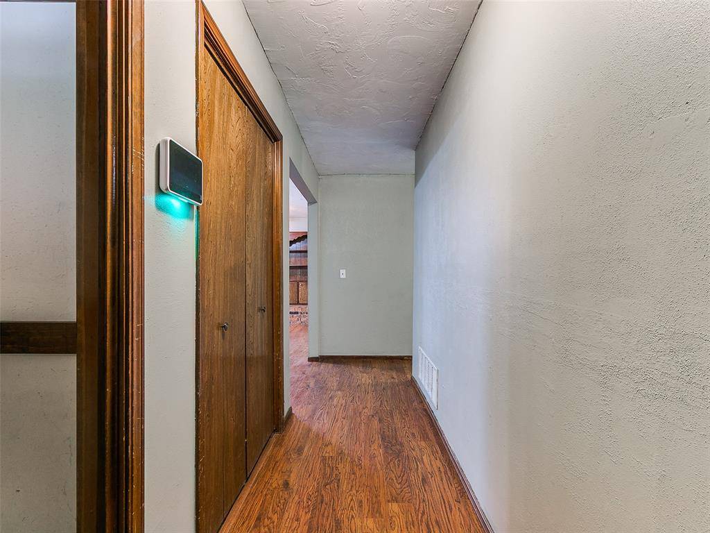1506 Glenwood DR, Moore, OK 73160