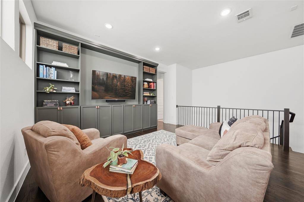 8261 Laflin Lane, Dallas, TX 75231