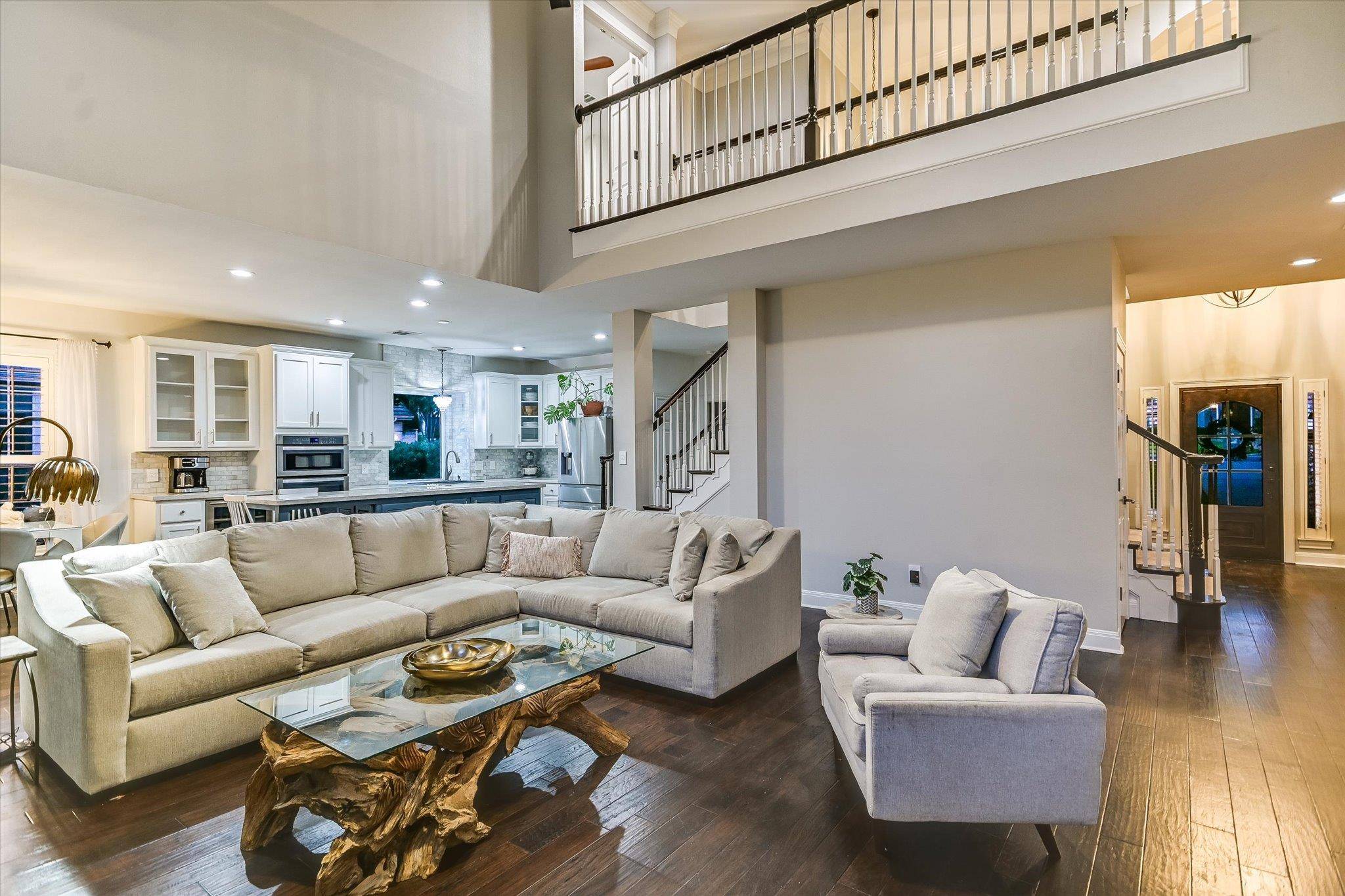 43 LOST MEADOW TRL, The Hills, TX 78738