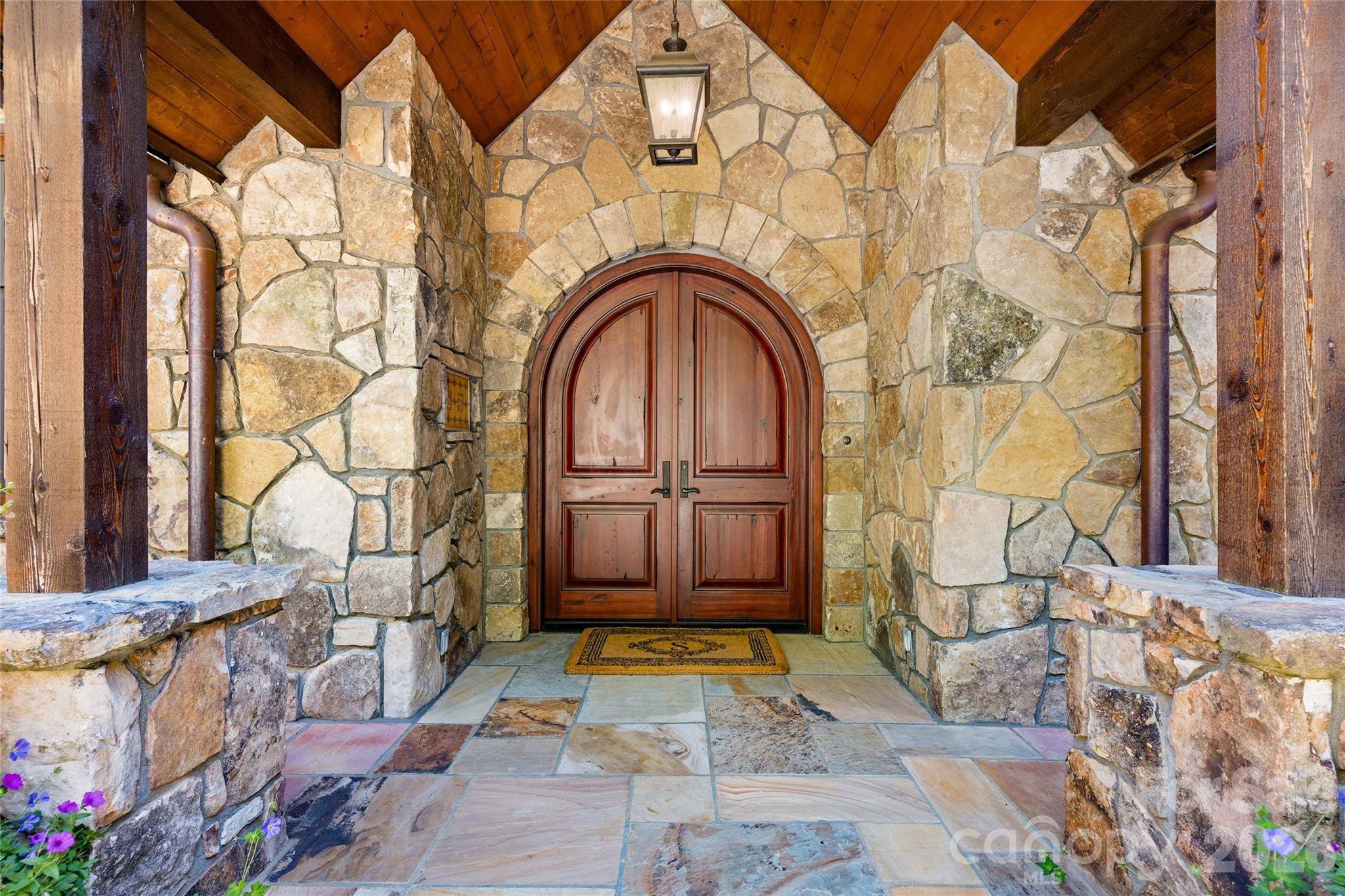 1914 Toxaway DR, Lake Toxaway, NC 28747