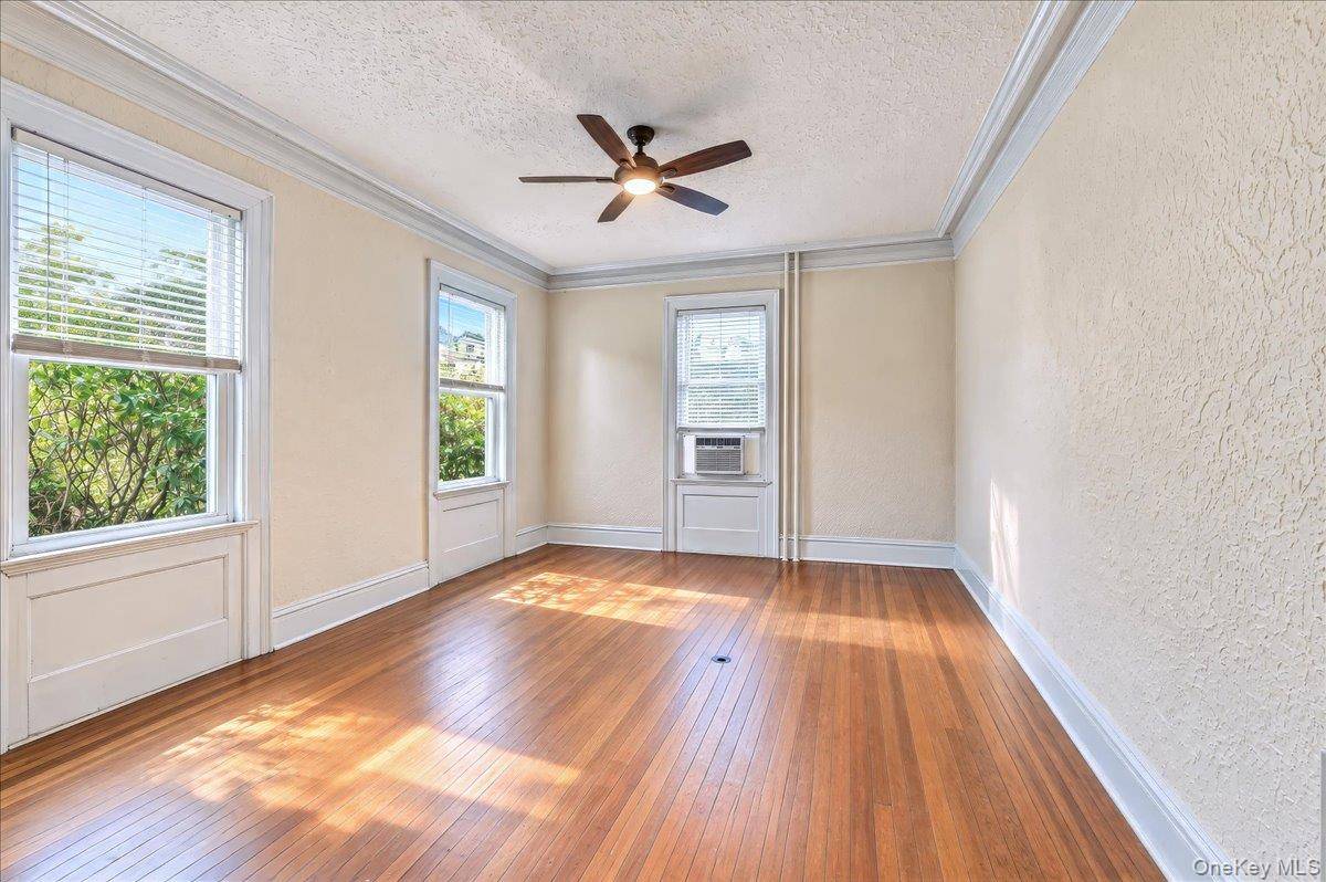 20 Edgewood PARK, New Rochelle, NY 10801